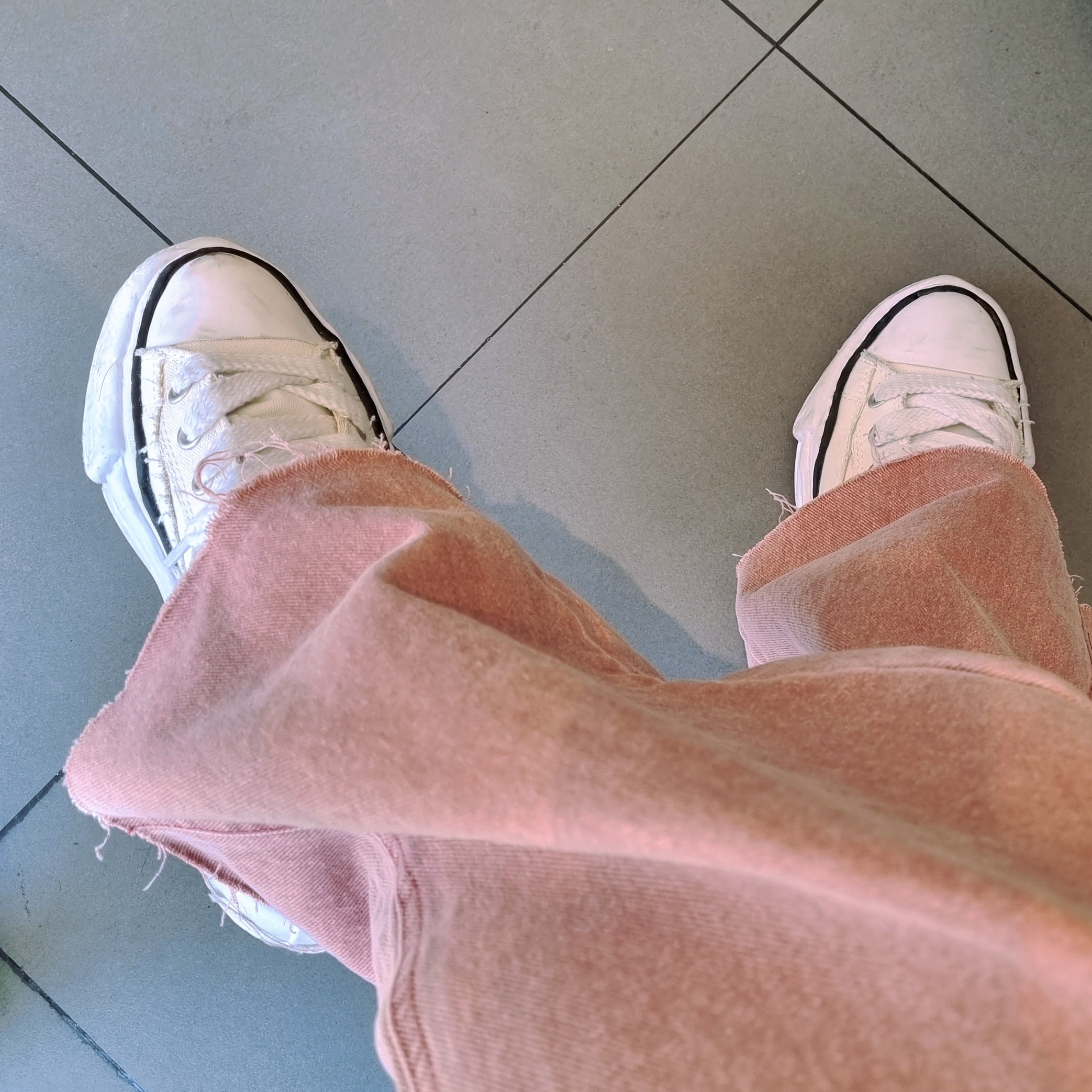 Maison Mihara Yasuhiro Peterson OG Sole Canvas Low Sneakers White 착용 스타일 - 1