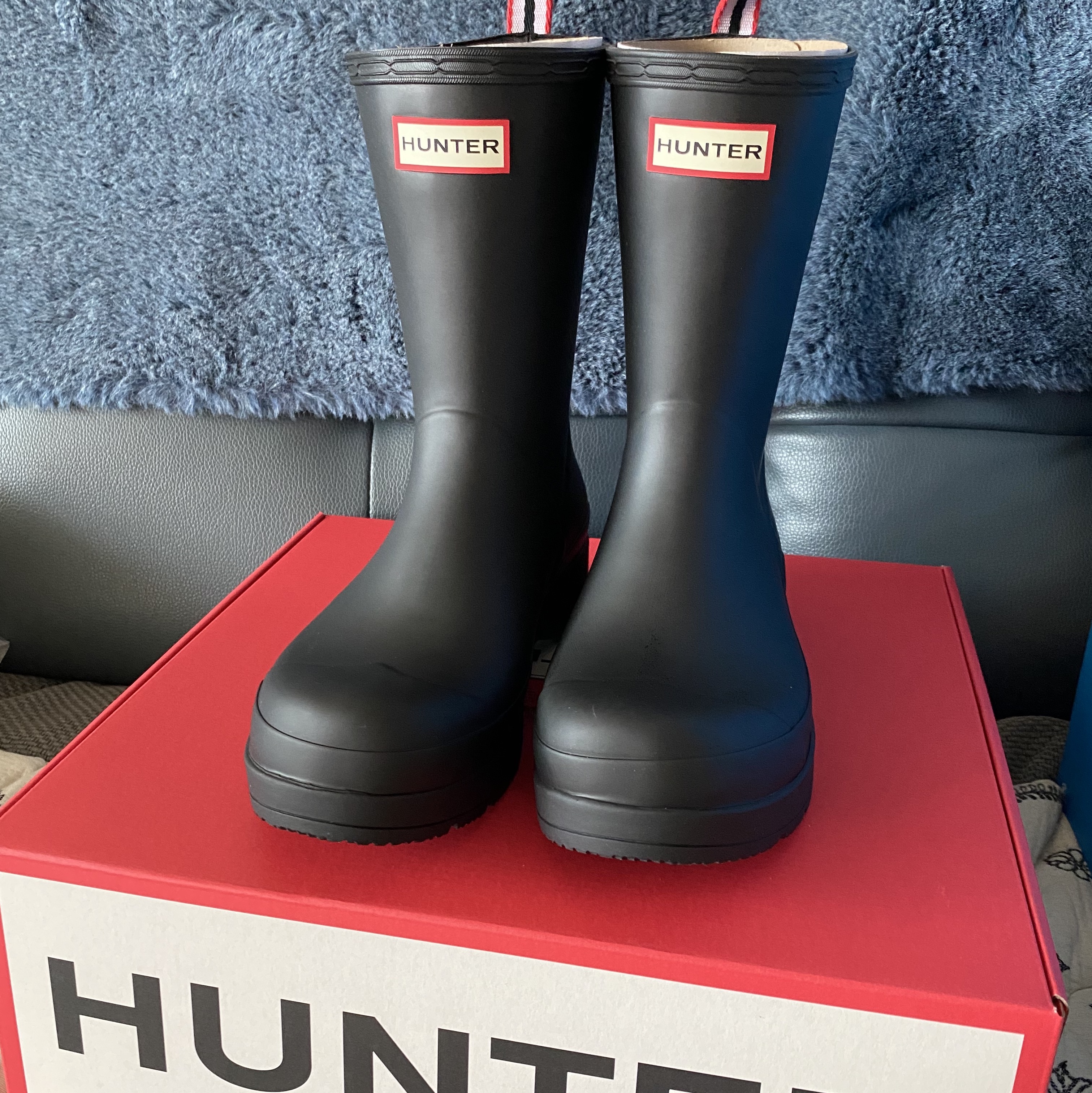 Hunter Original Play Mid Rainboots Black 착용 스타일 - 1