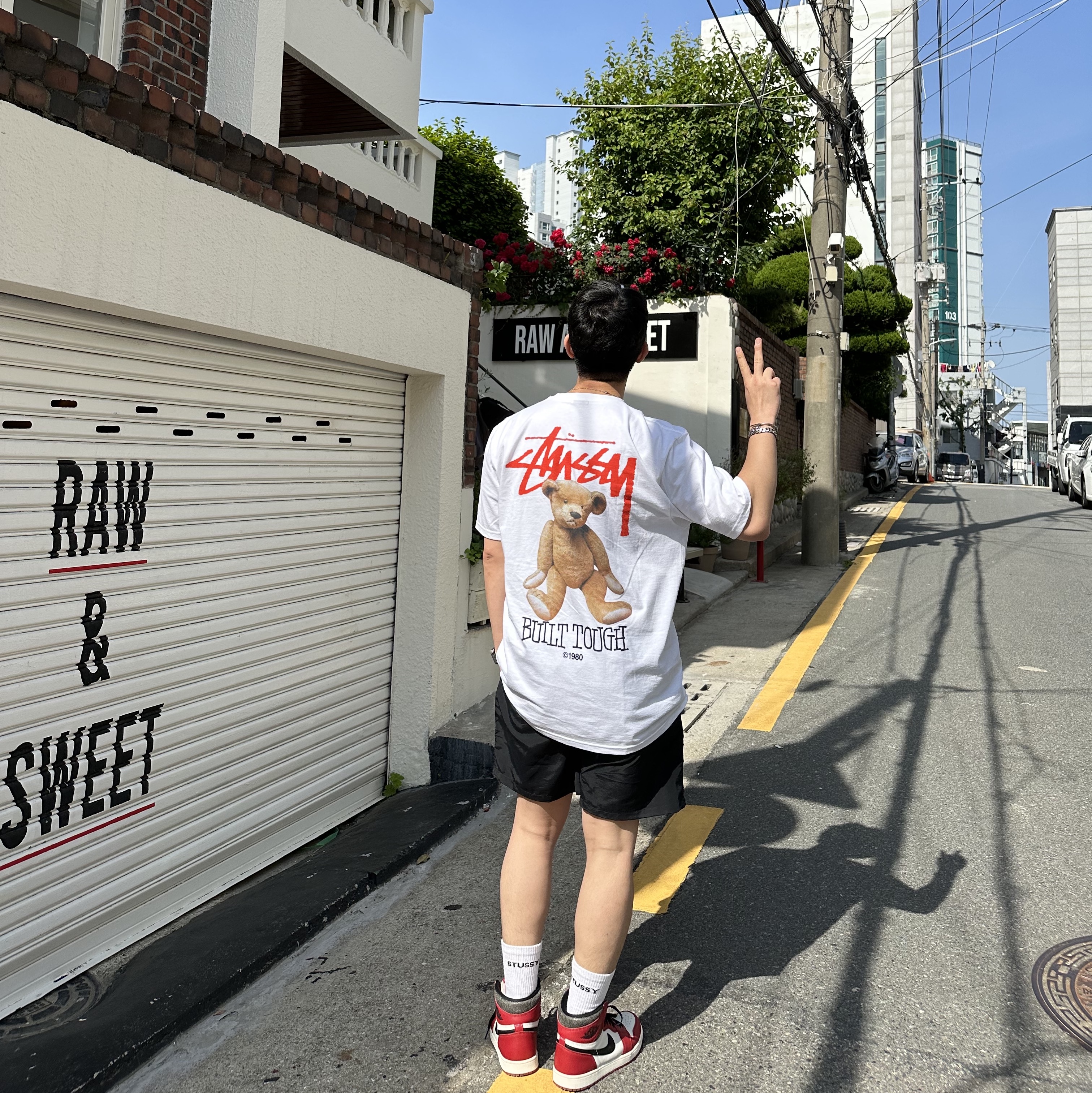 Stussy Built Tough T-Shirt White, Stussy Stock Water Shorts Black 착용 스타일