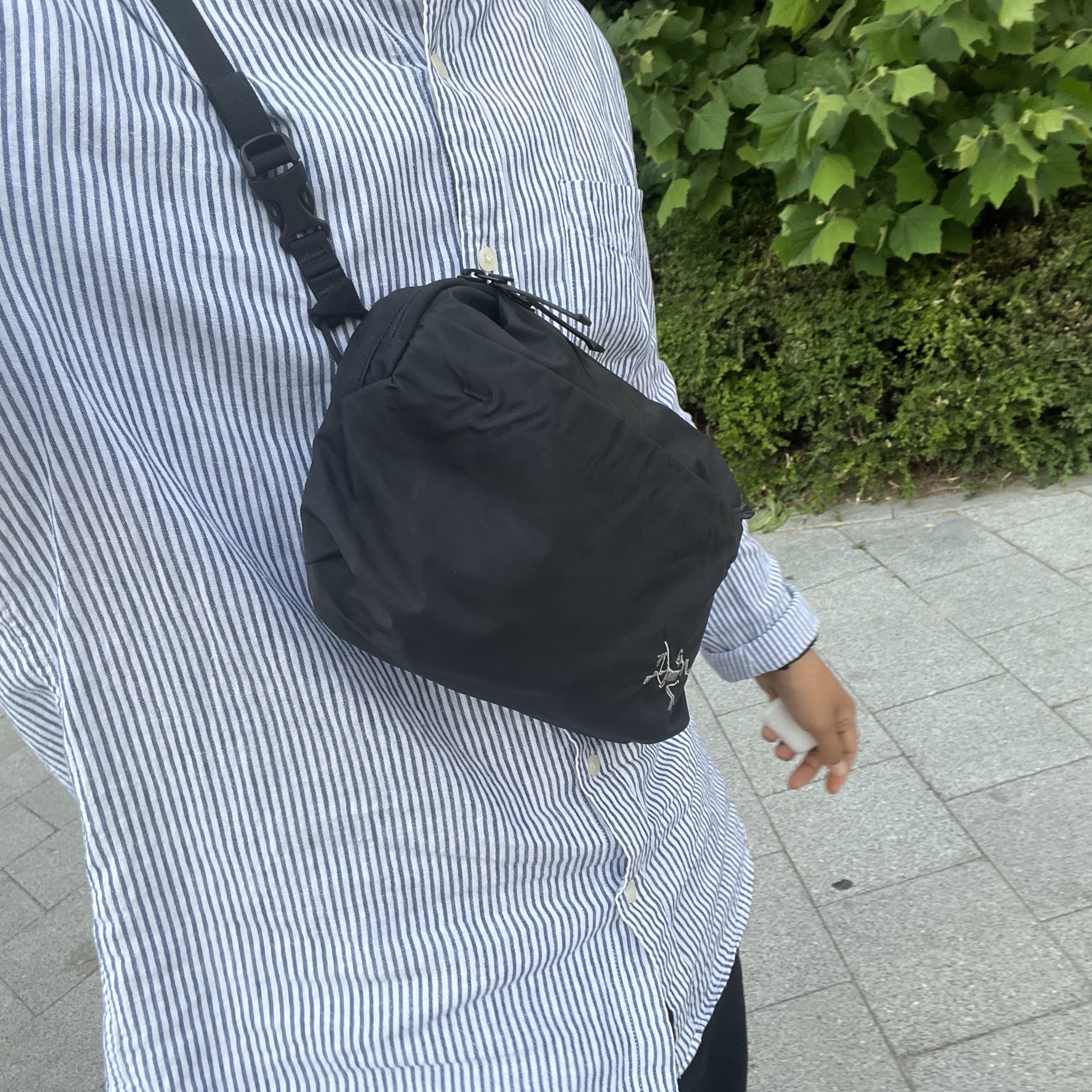 Arc'teryx Heliad 6 Crossbody Bag Black 착용 스타일