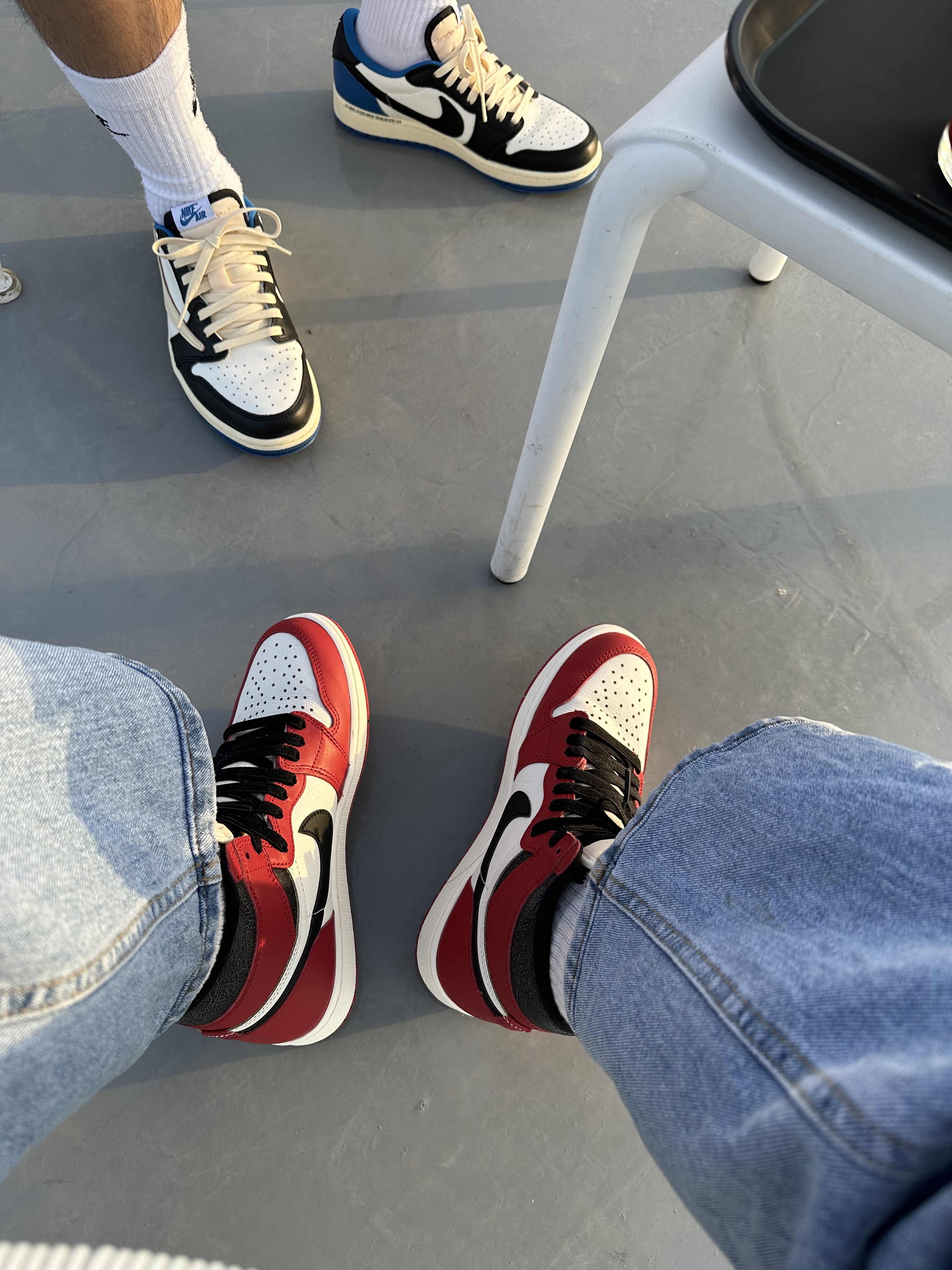 Jordan 1 x Travis Scott x Fragment Retro Low OG SP Military Blue, Jordan 1 Retro High OG Chicago 2022 착용 스타일
