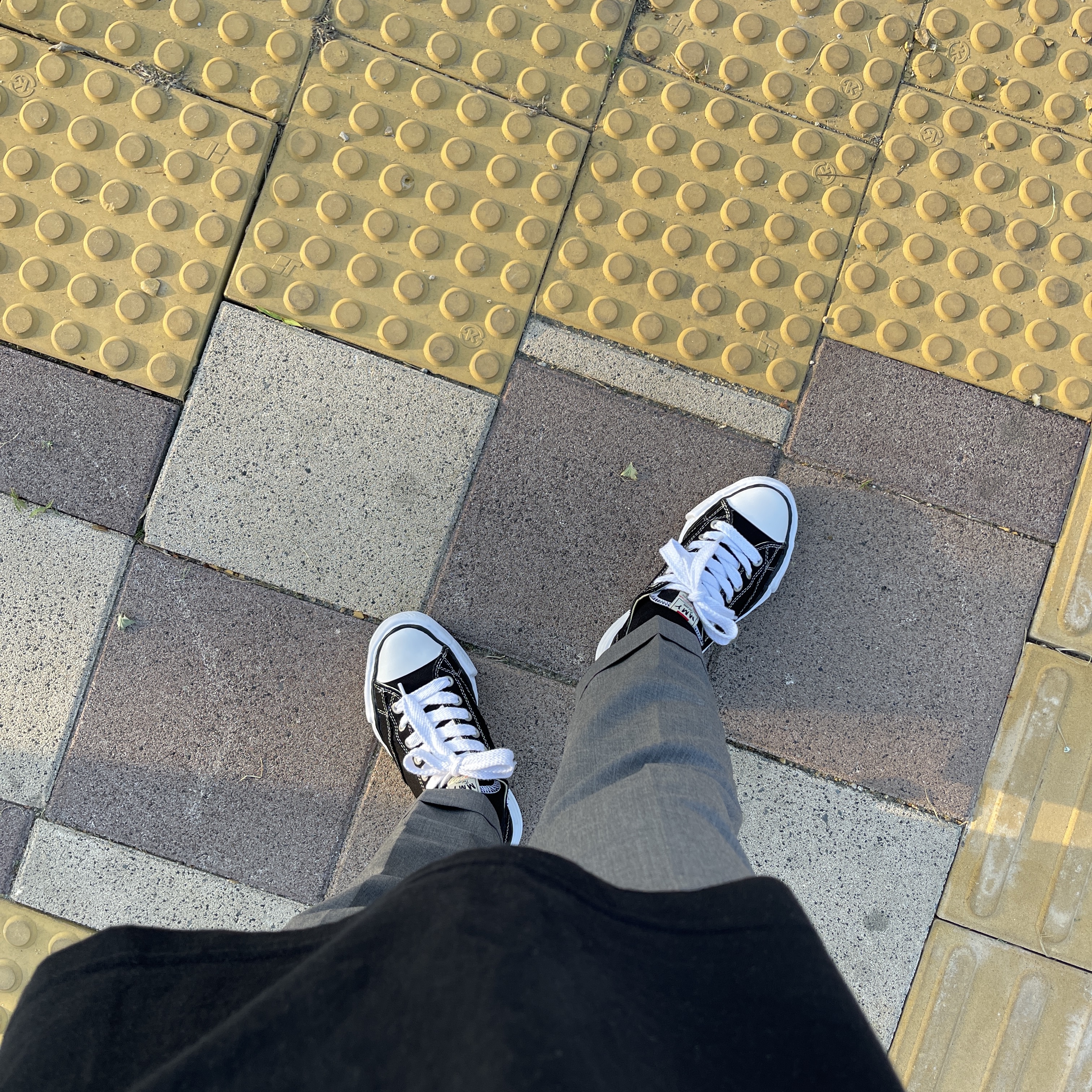 Maison Mihara Yasuhiro Peterson OG Sole Canvas Low Sneakers Black 착용 스타일