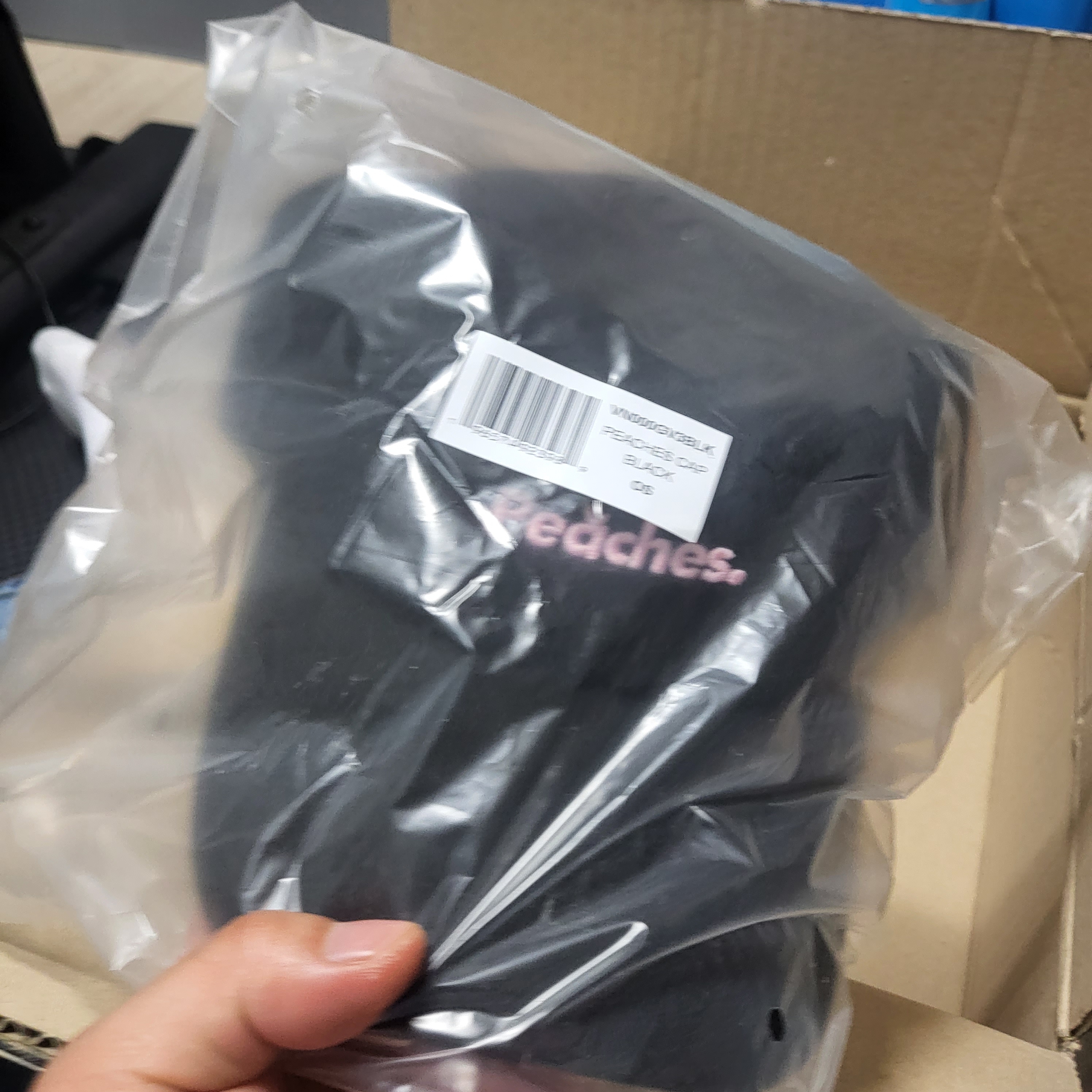 Vans x Peaches. Cap Black 착용 스타일 - 2