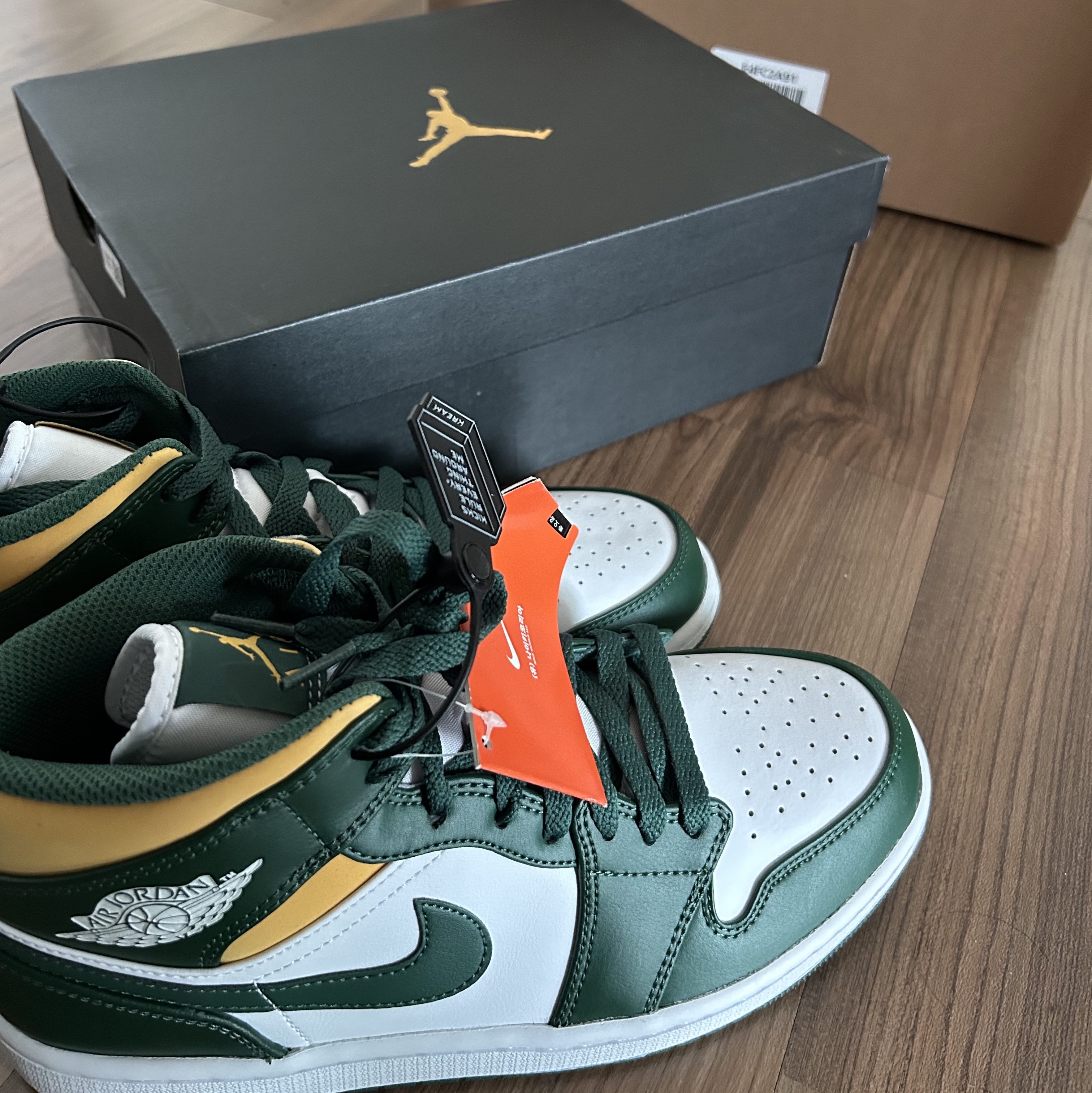 Jordan 1 Mid Sonics 2021 착용 스타일 - 1