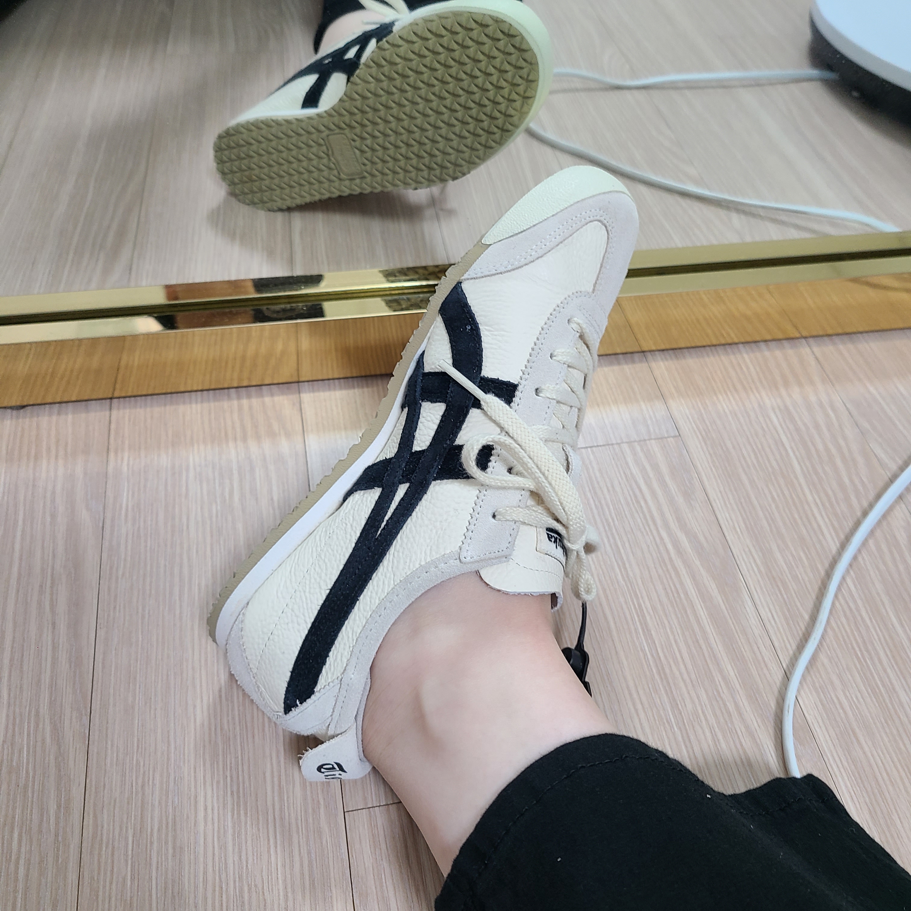 Onitsuka Tiger Mexico 66 Vintage White Black 착용 스타일