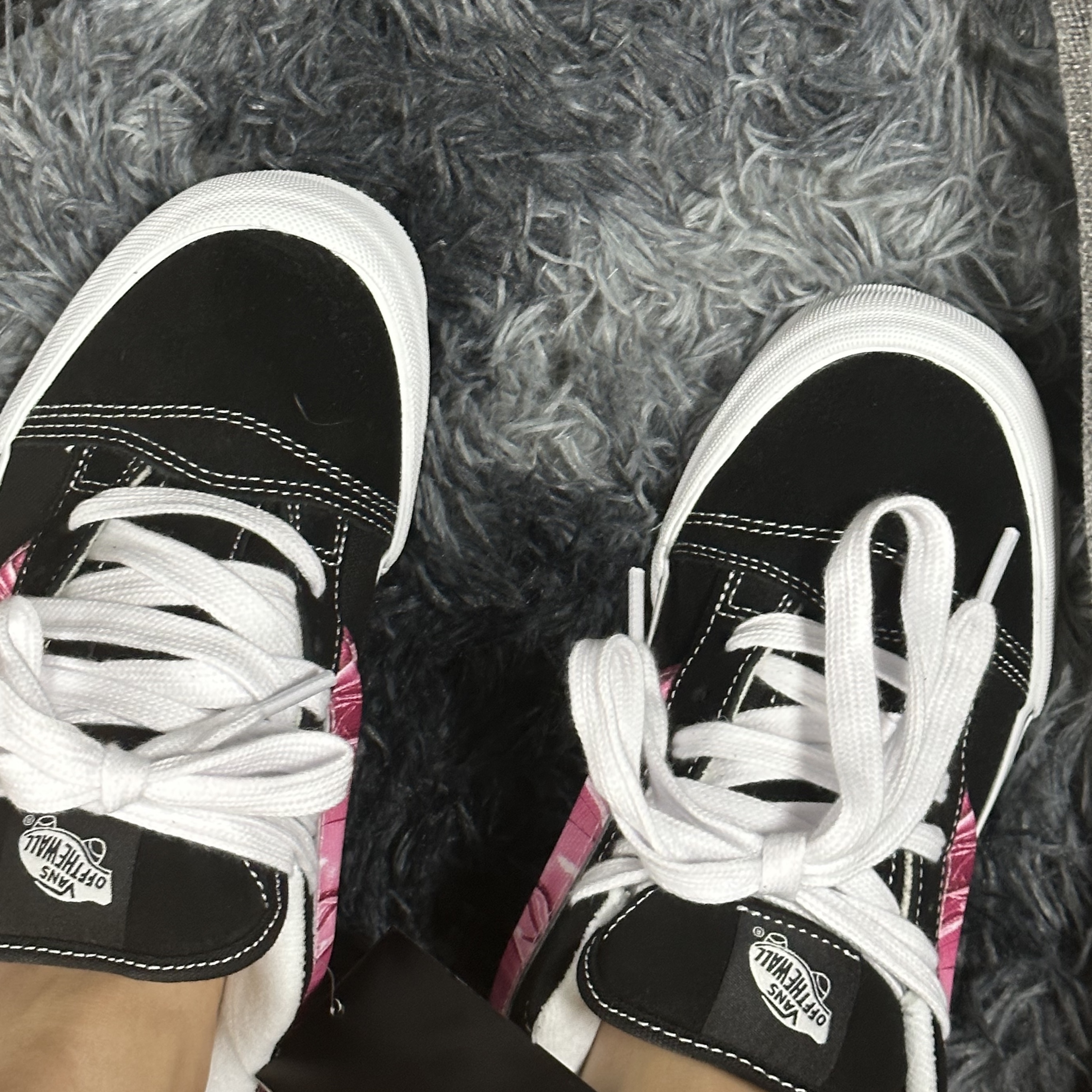 Vans x Peaches. Knu-Skool Black Pink 착용 스타일 - 2