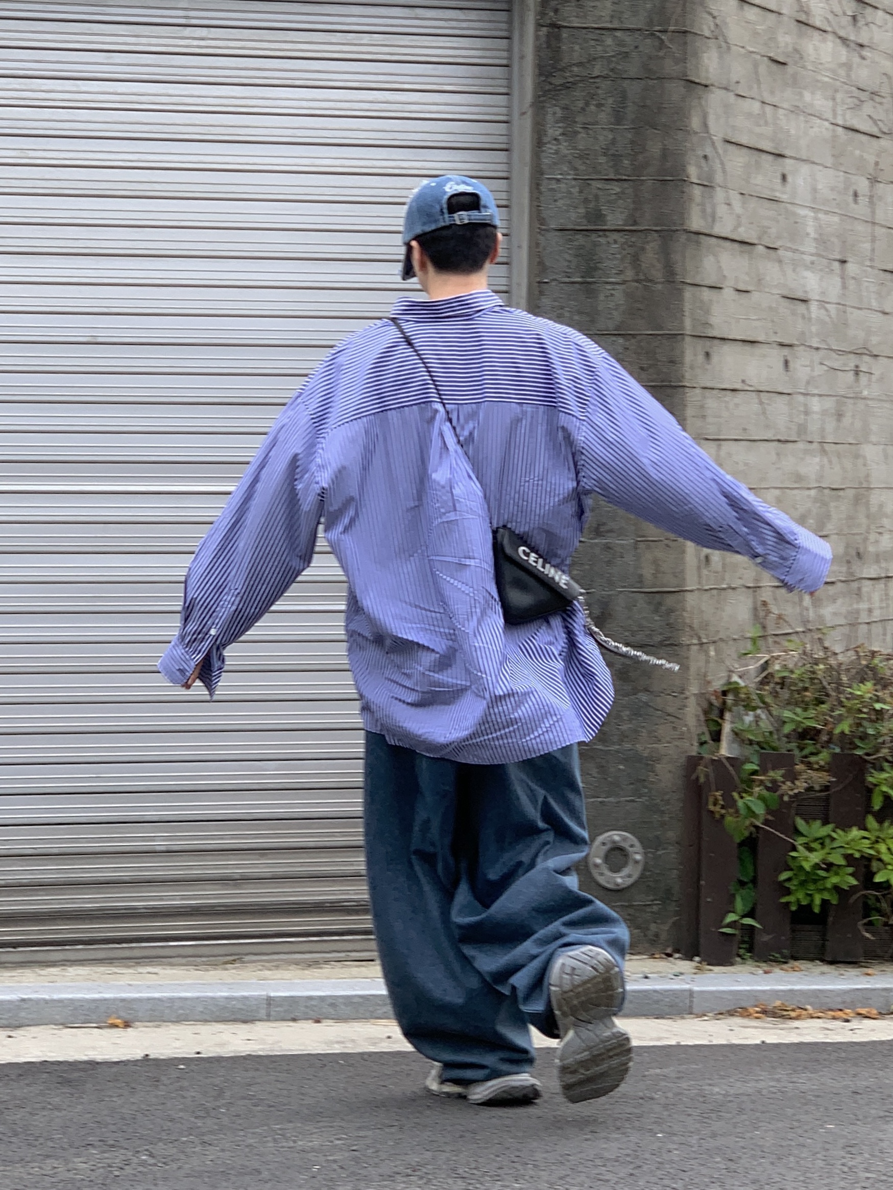 Stussy x Our Legacy Borrowed BD Shirt Beige Blue Textured Stripe, Balenciaga 3XL Sneakers Light Beige 착용 스타일 - 5