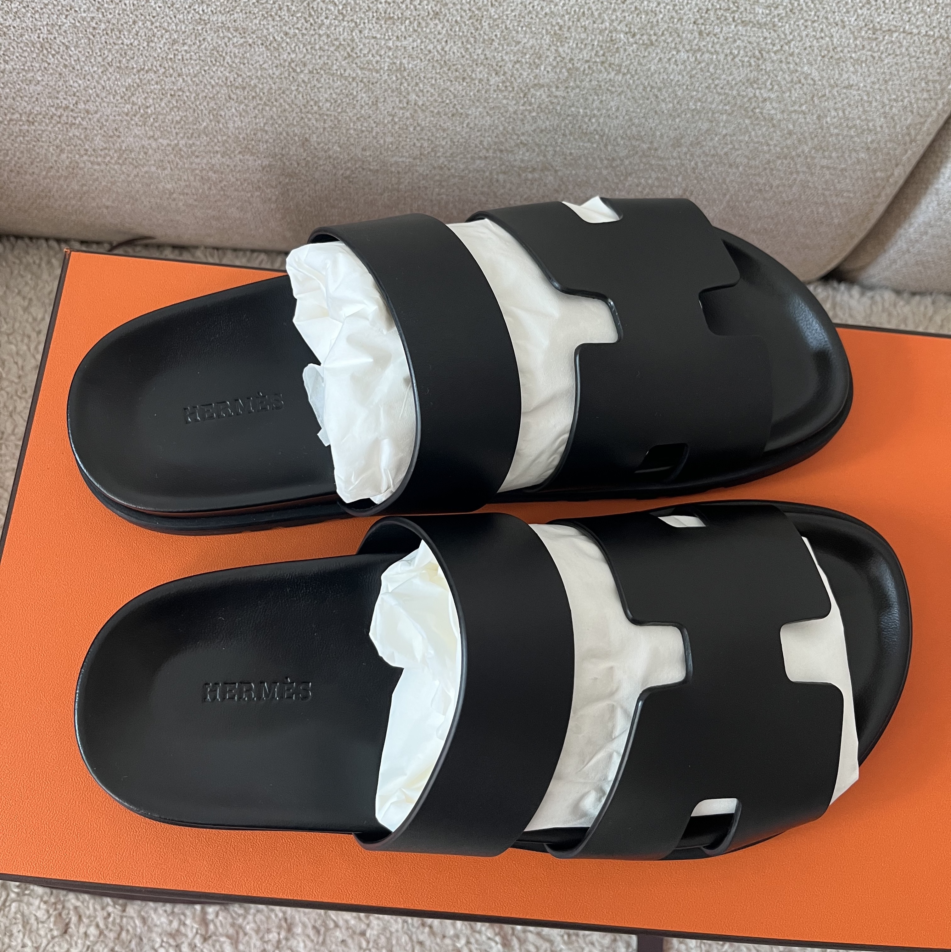 Hermes Ankara Sandal Calfskin & Noir 착용 스타일