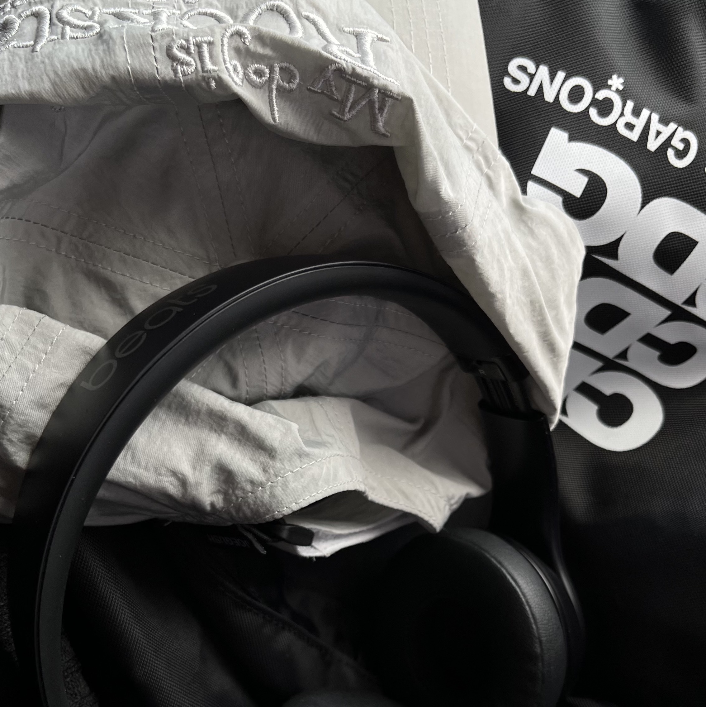 CDG Backpack Black, (W) Nike Air Force 1 '07 Low White 착용 스타일 - 3