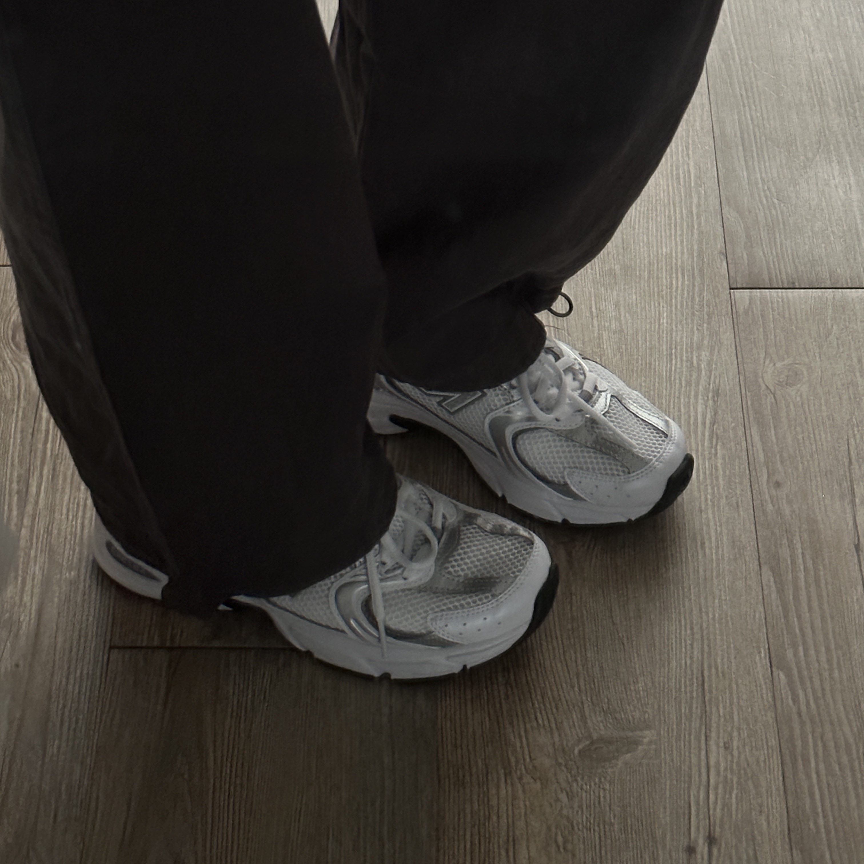 New Balance 530 White Silver 착용 스타일