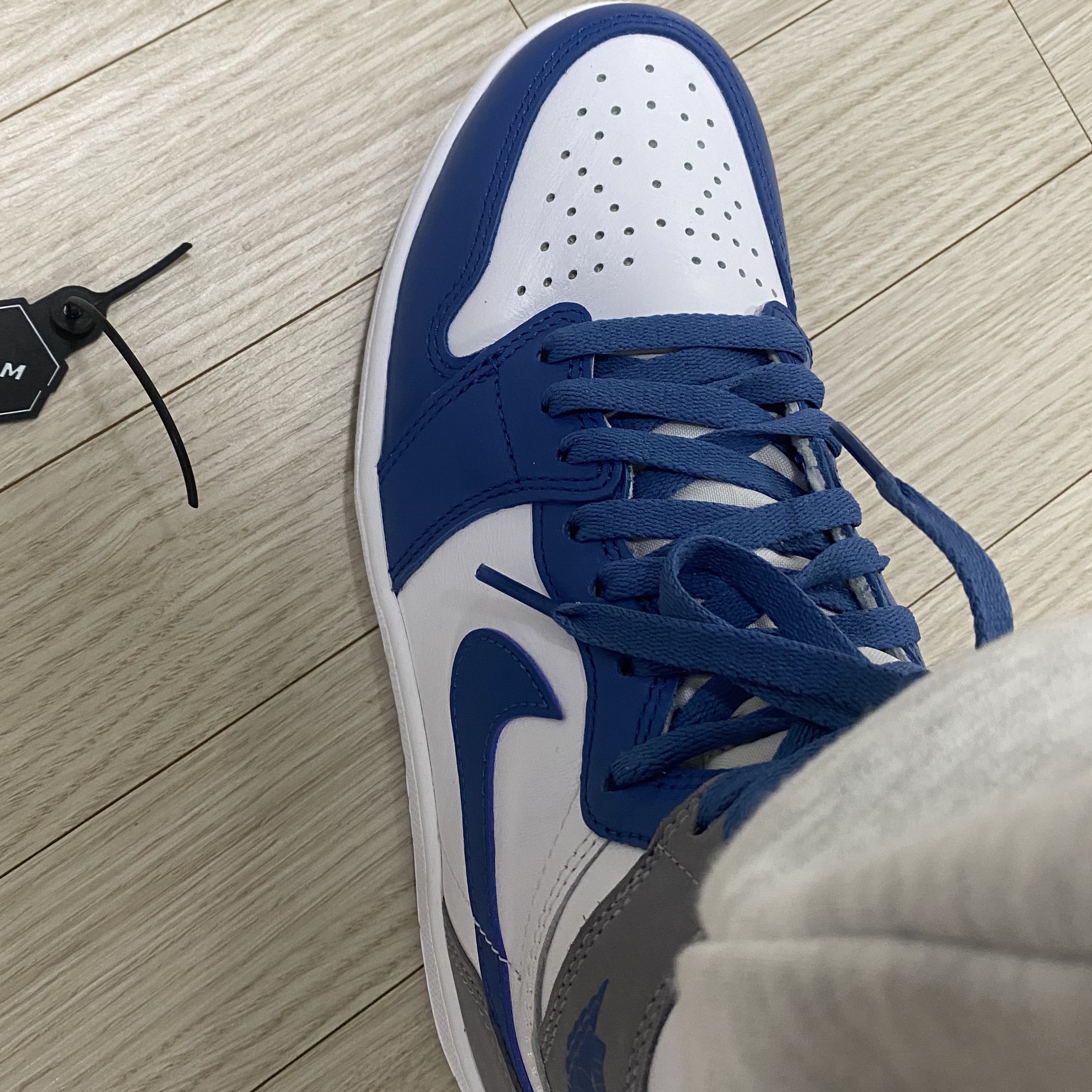 Jordan 1 Retro High OG True Blue 착용 스타일 - 2
