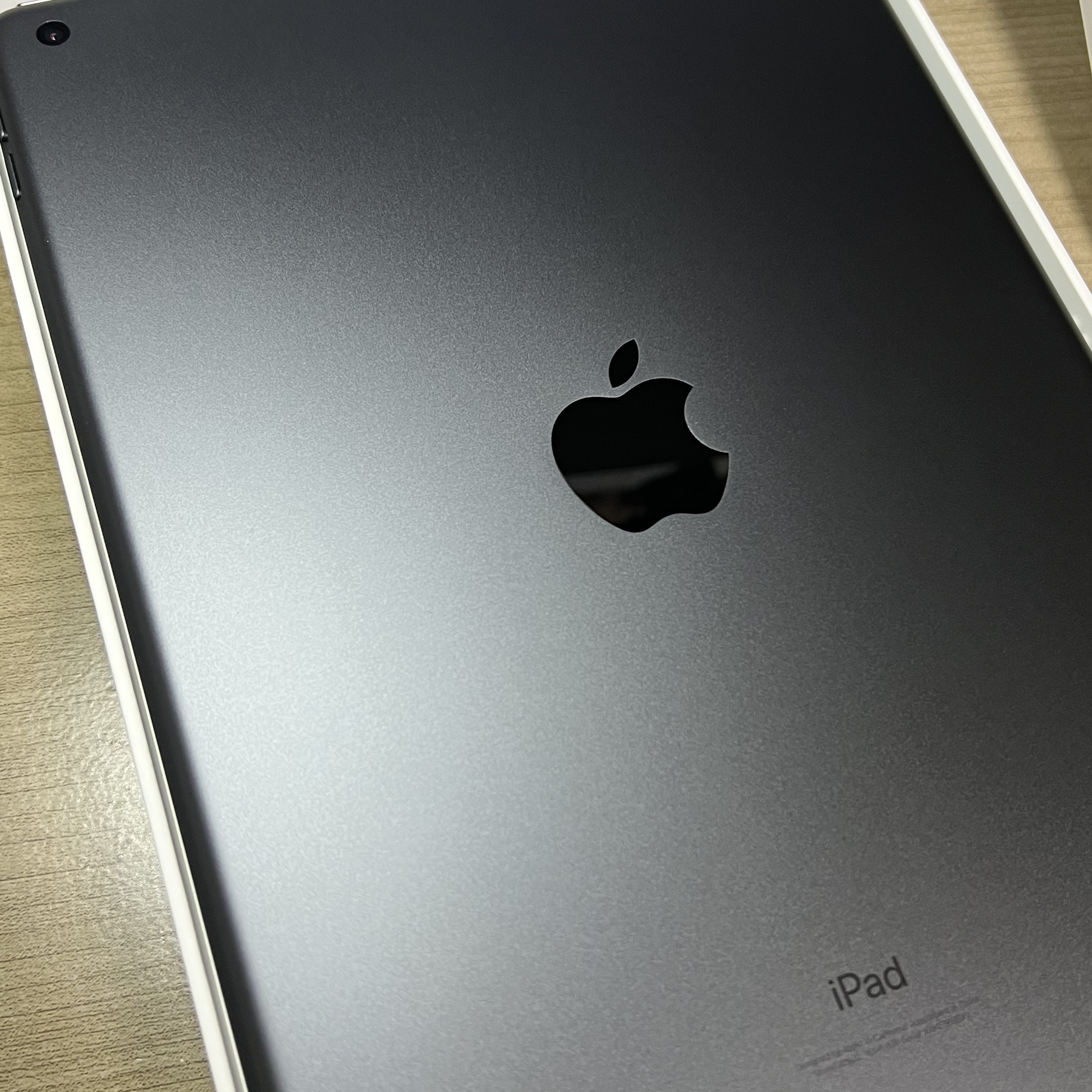 Apple iPad 9th Gen Wifi 64GB Space Gray (Korean Ver.) 착용 스타일
