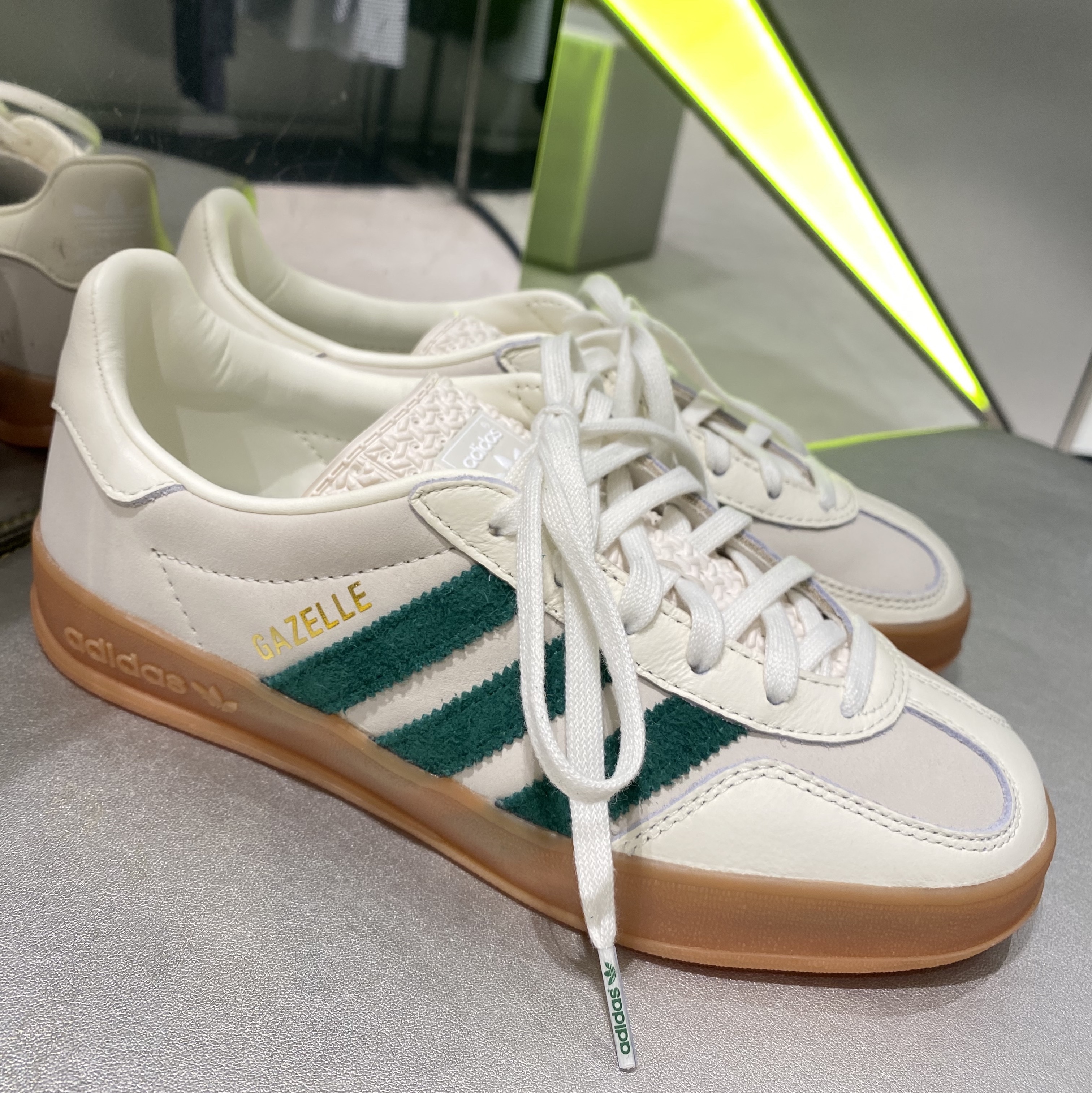 Adidas x Emmi Gazelle Indoor Off White Dark Green 착용 스타일