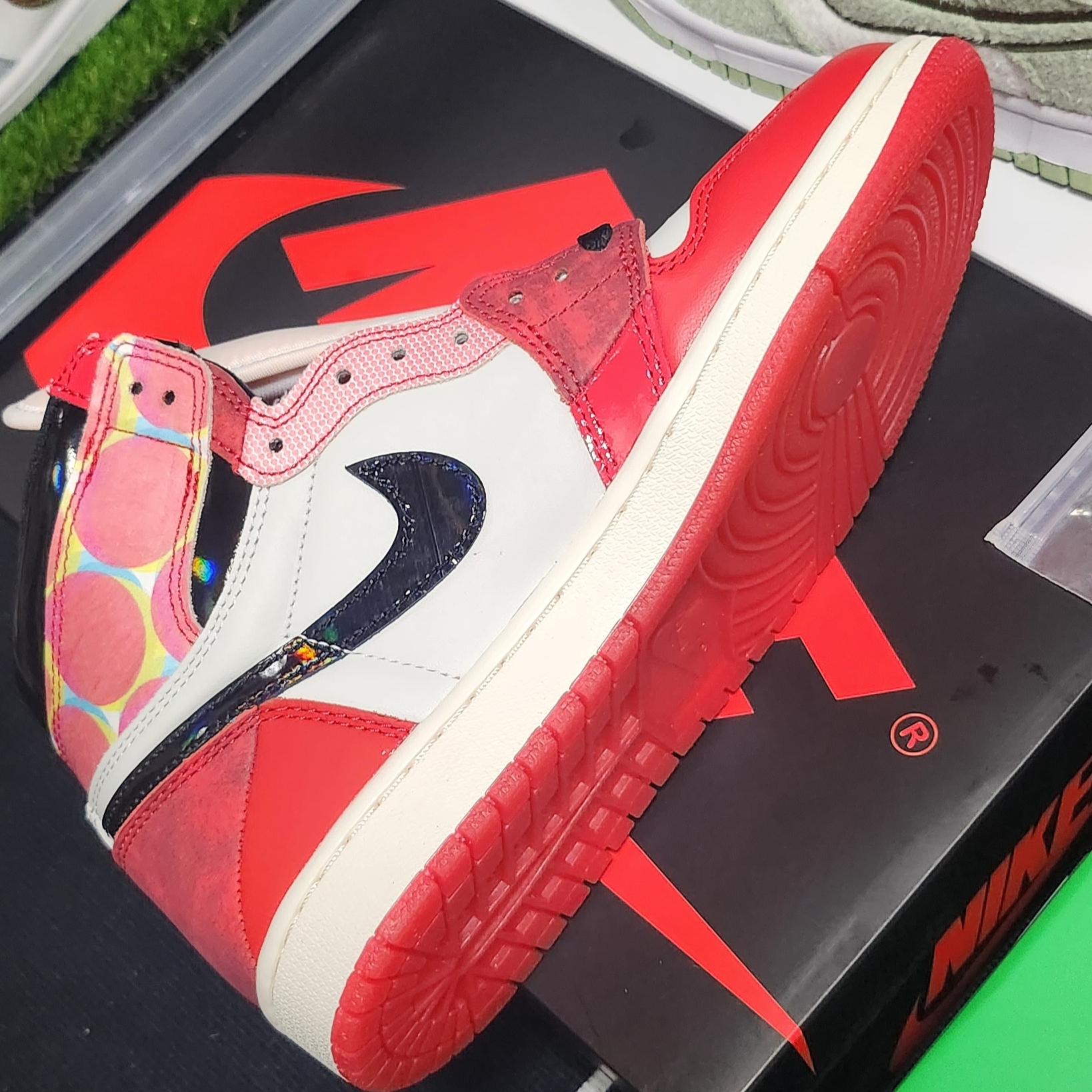 Adidas x BAPE Forum 84 Low Blue Camo, Jordan 1 Retro High Spider-Man Next Chapter 착용 스타일 - 4