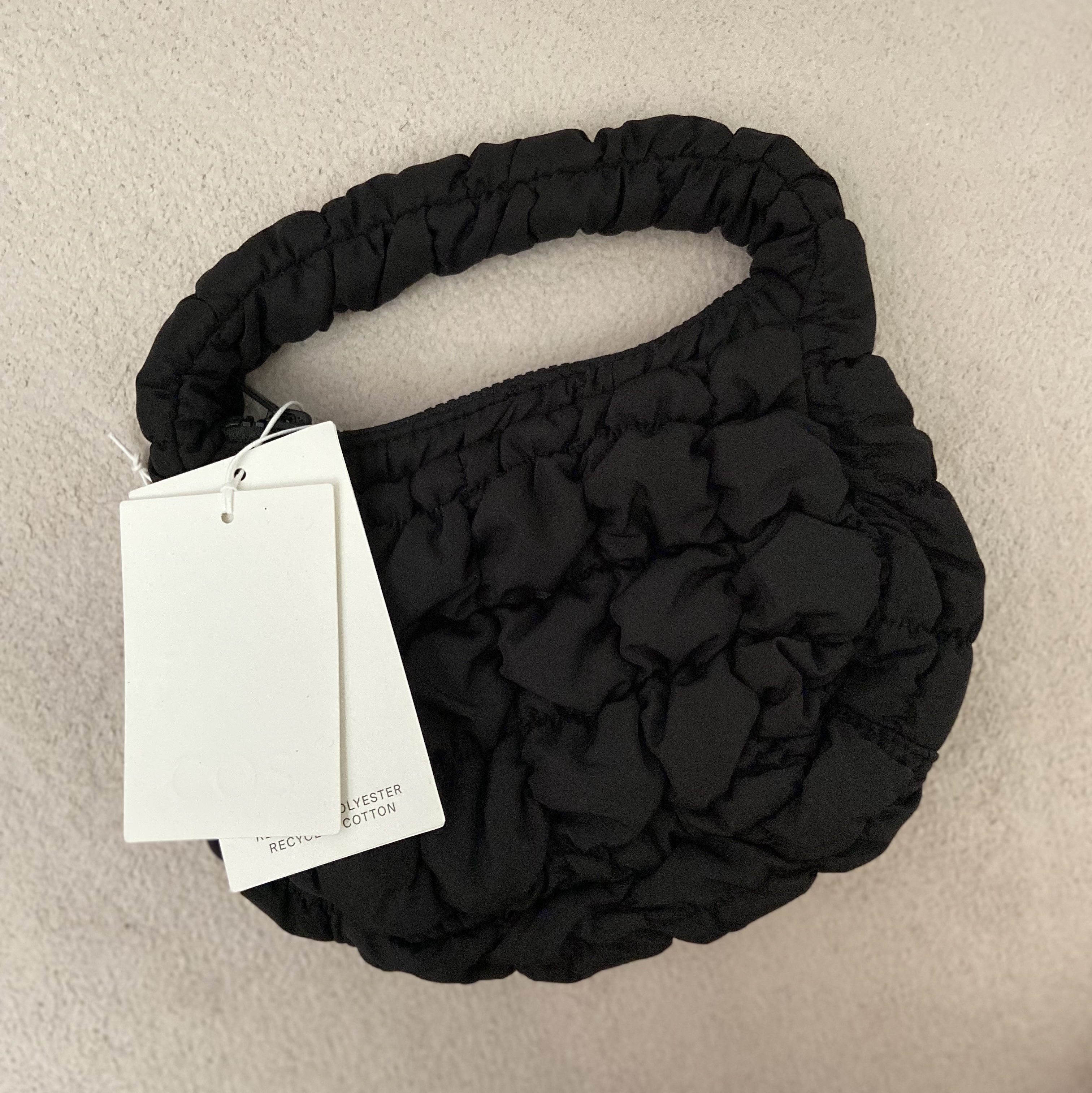 COS Quilted Micro Bag Black 착용 스타일