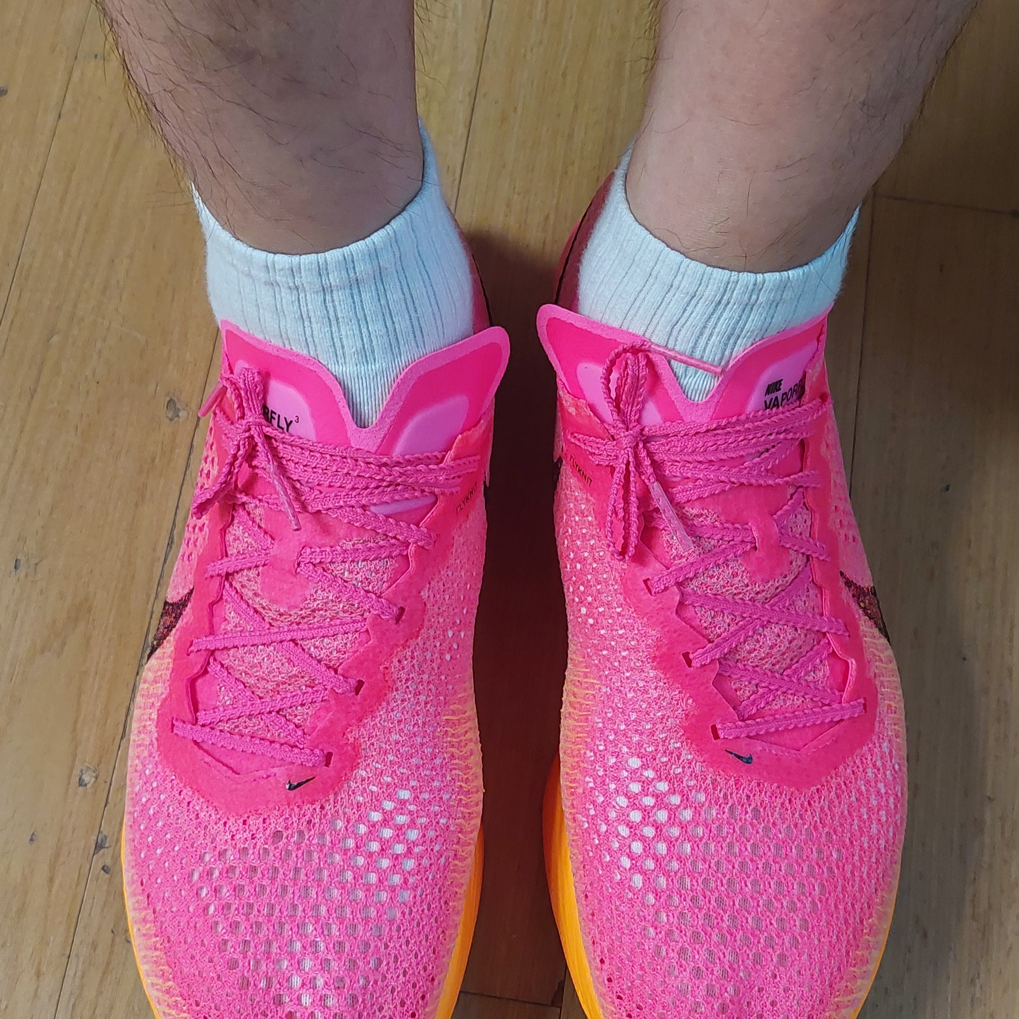 Nike ZoomX Vaporfly Next% 3 Hyper Pink 착용 스타일