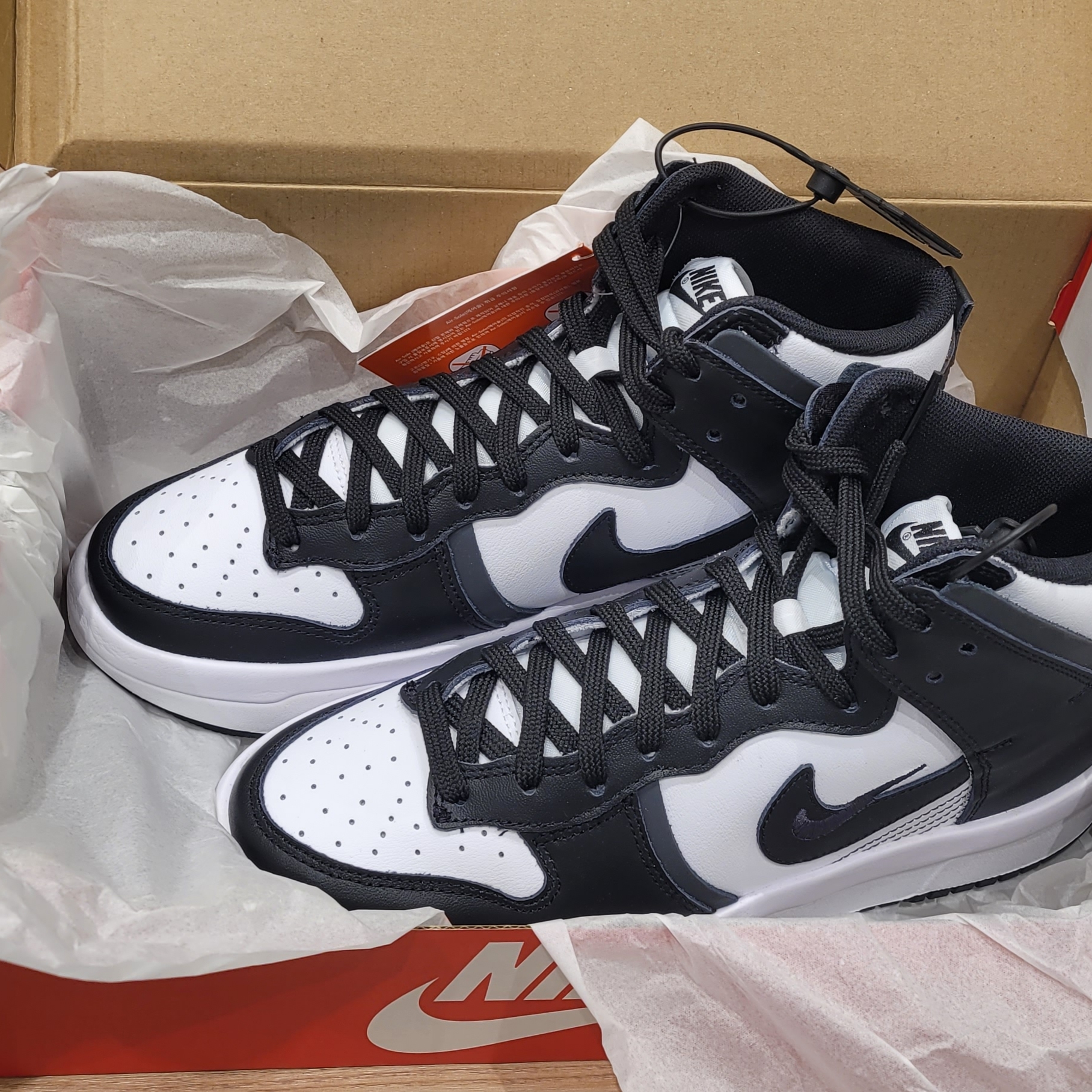 (W) Nike Dunk High Up Black and White 착용 스타일