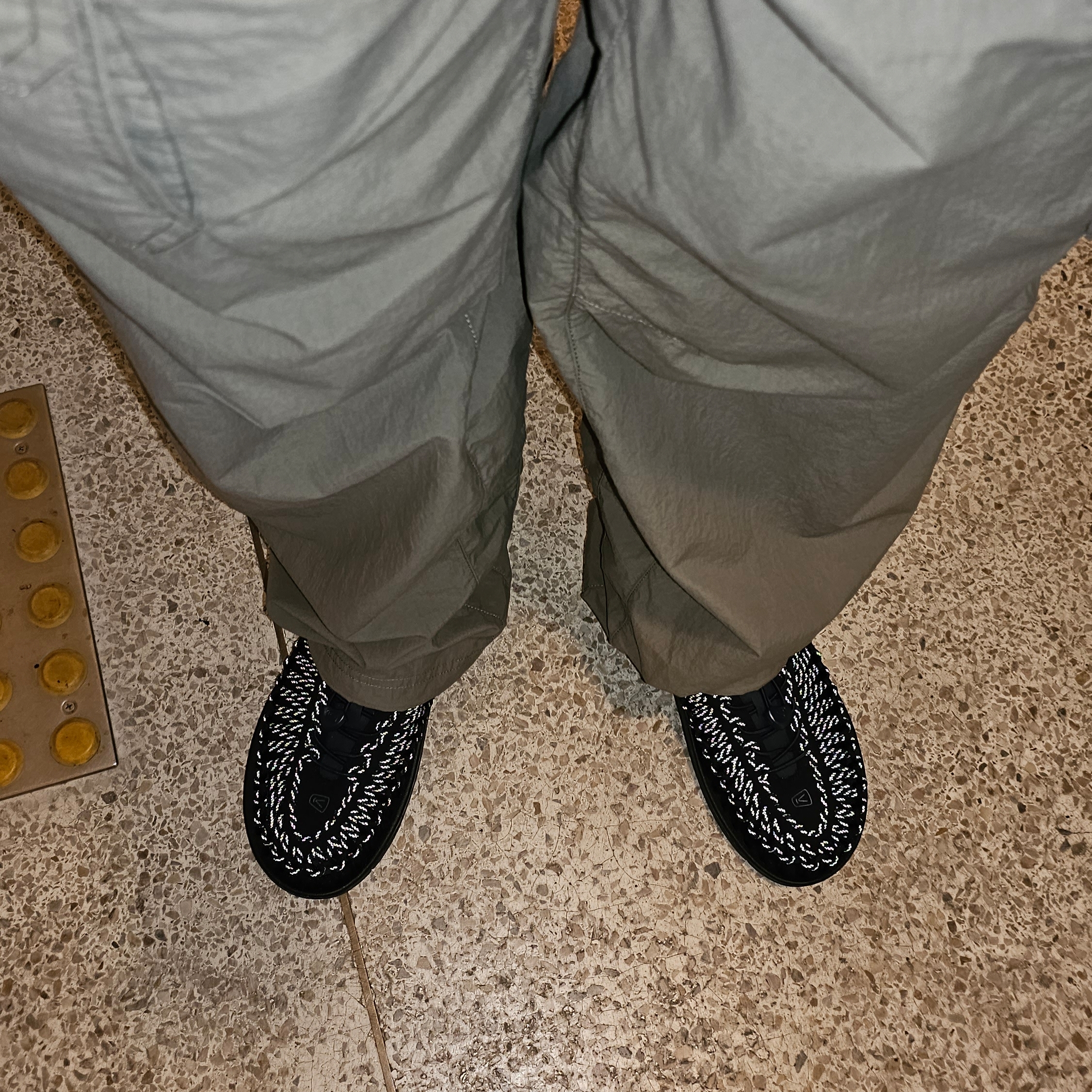 Keen x United Arrows Uneek Indigo Black 착용 스타일