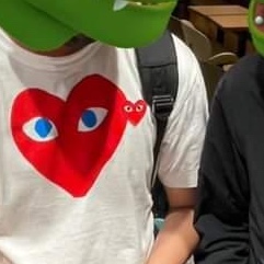 Play Comme des Garcons Red Double Heart T-Shirt White 착용 스타일