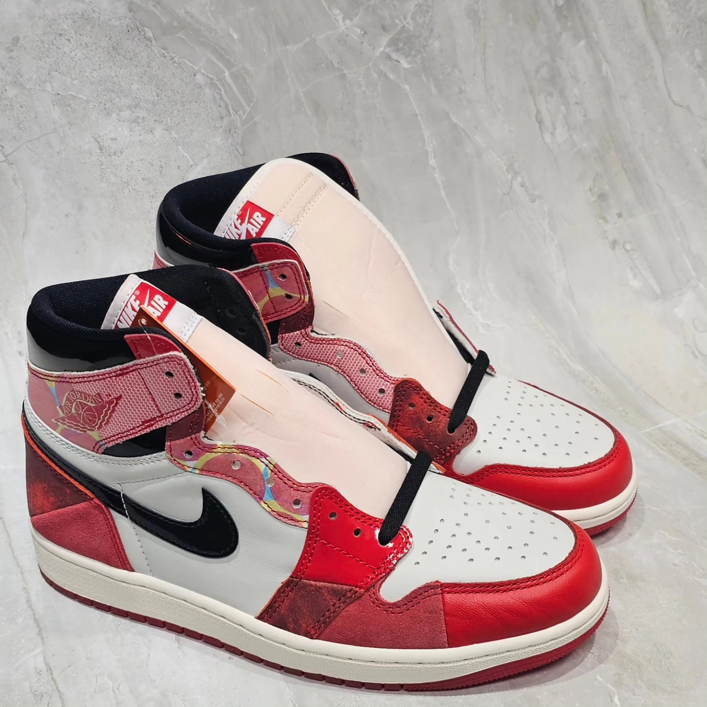 Jordan 1 Retro High Spider-Man Next Chapter 착용 스타일 - 1