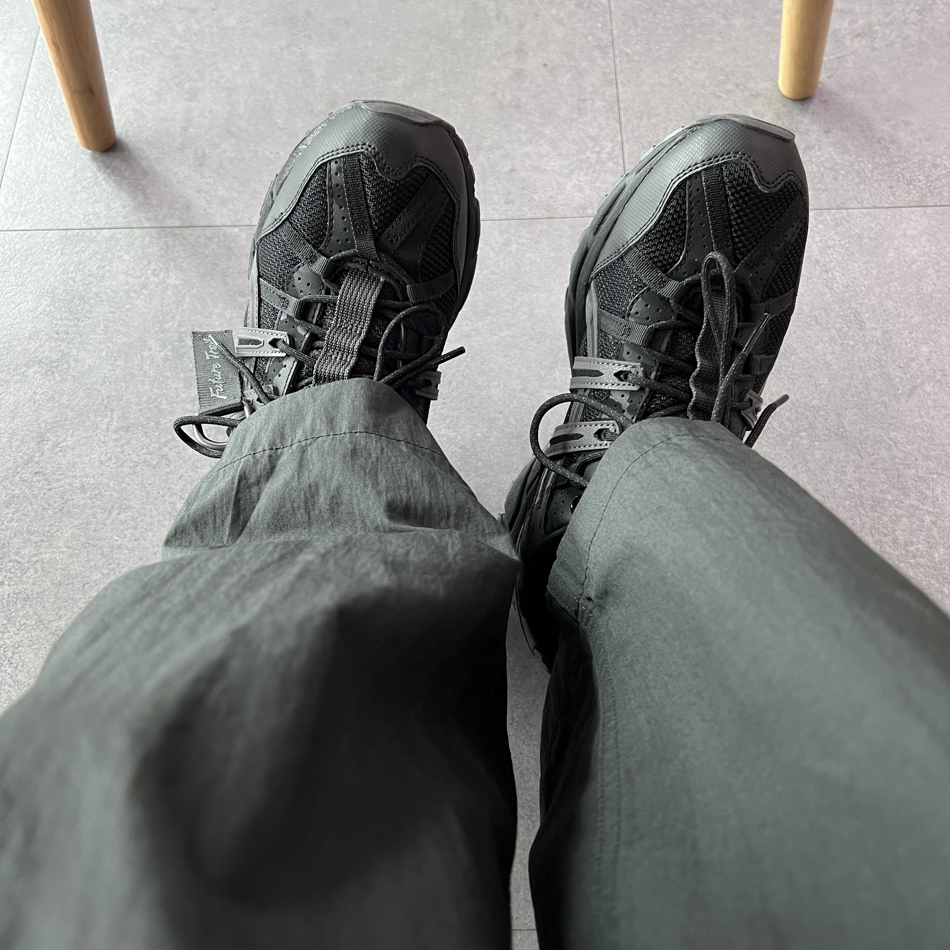 Asics Gel-Sonoma 15-50 Black Obsidian Grey 착용 스타일