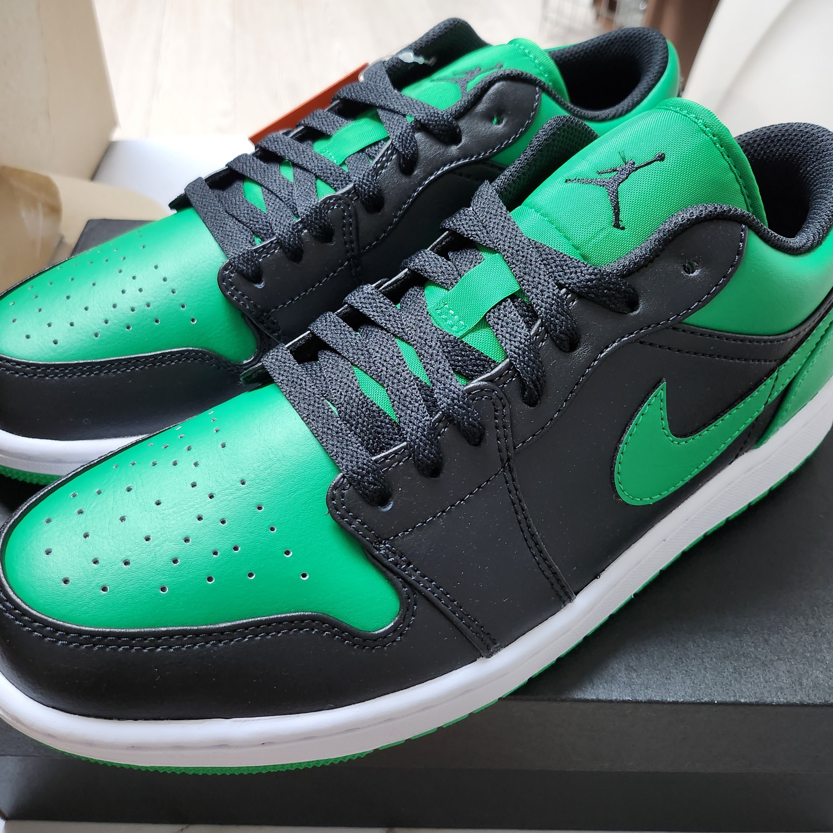Jordan 1 Low Lucky Green 착용 스타일