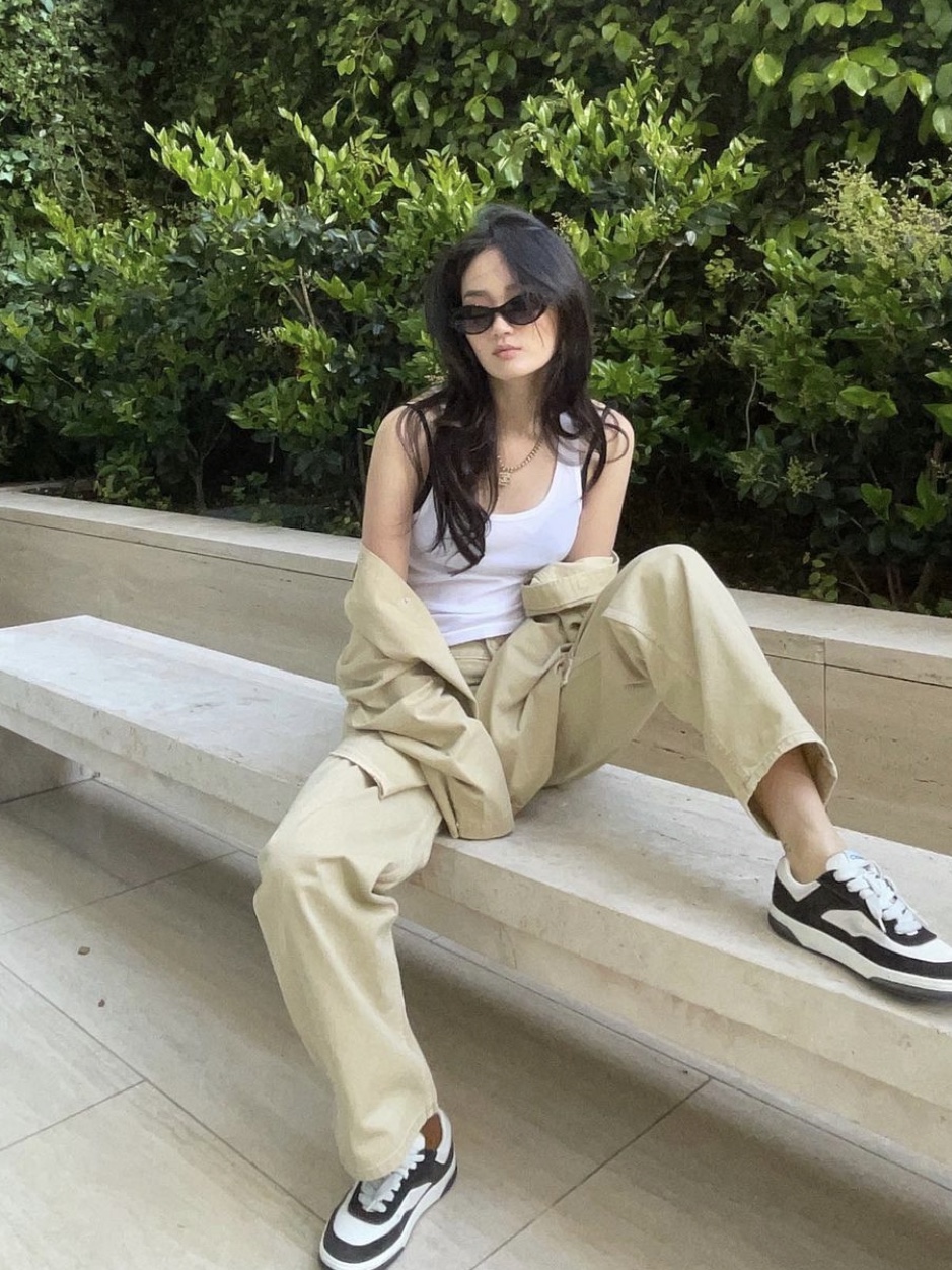 (W) Calvin Klein x Jennie 90's Straight Fit Denim Mojave Desert, (W) Calvin Klein x Jennie Relaxed Fit Denim Shirt Mojave Desert 착용 스타일 - 1