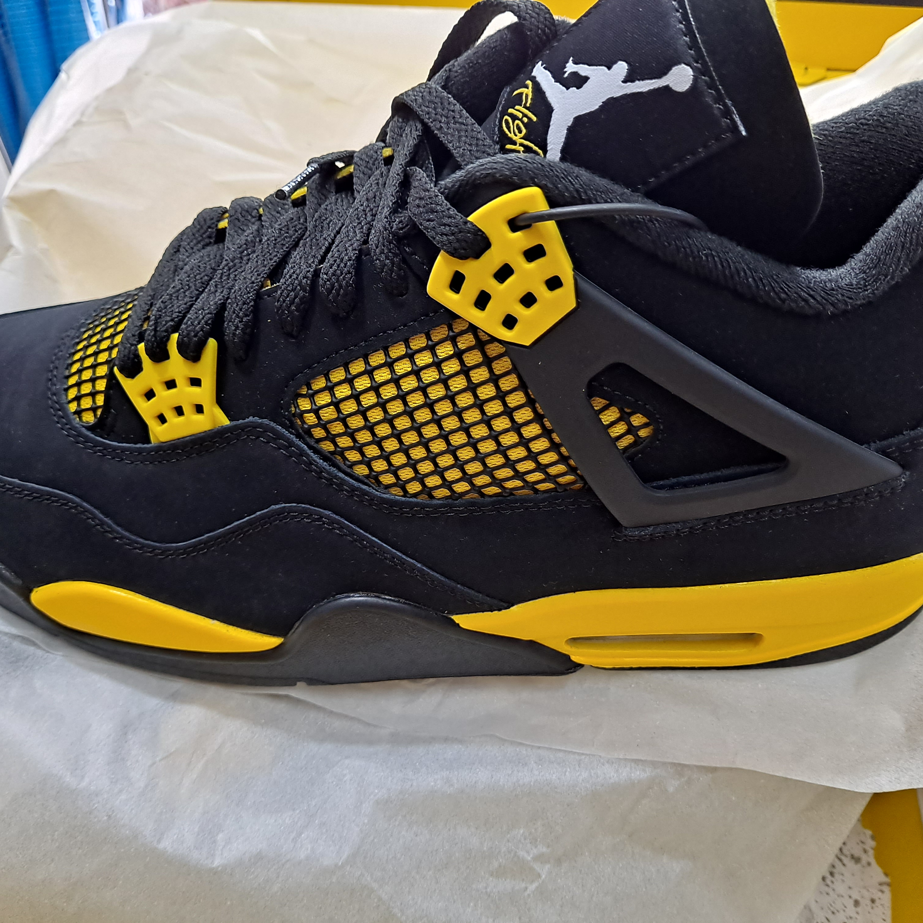 Jordan 4 Retro Thunder 2023 착용 스타일 - 2