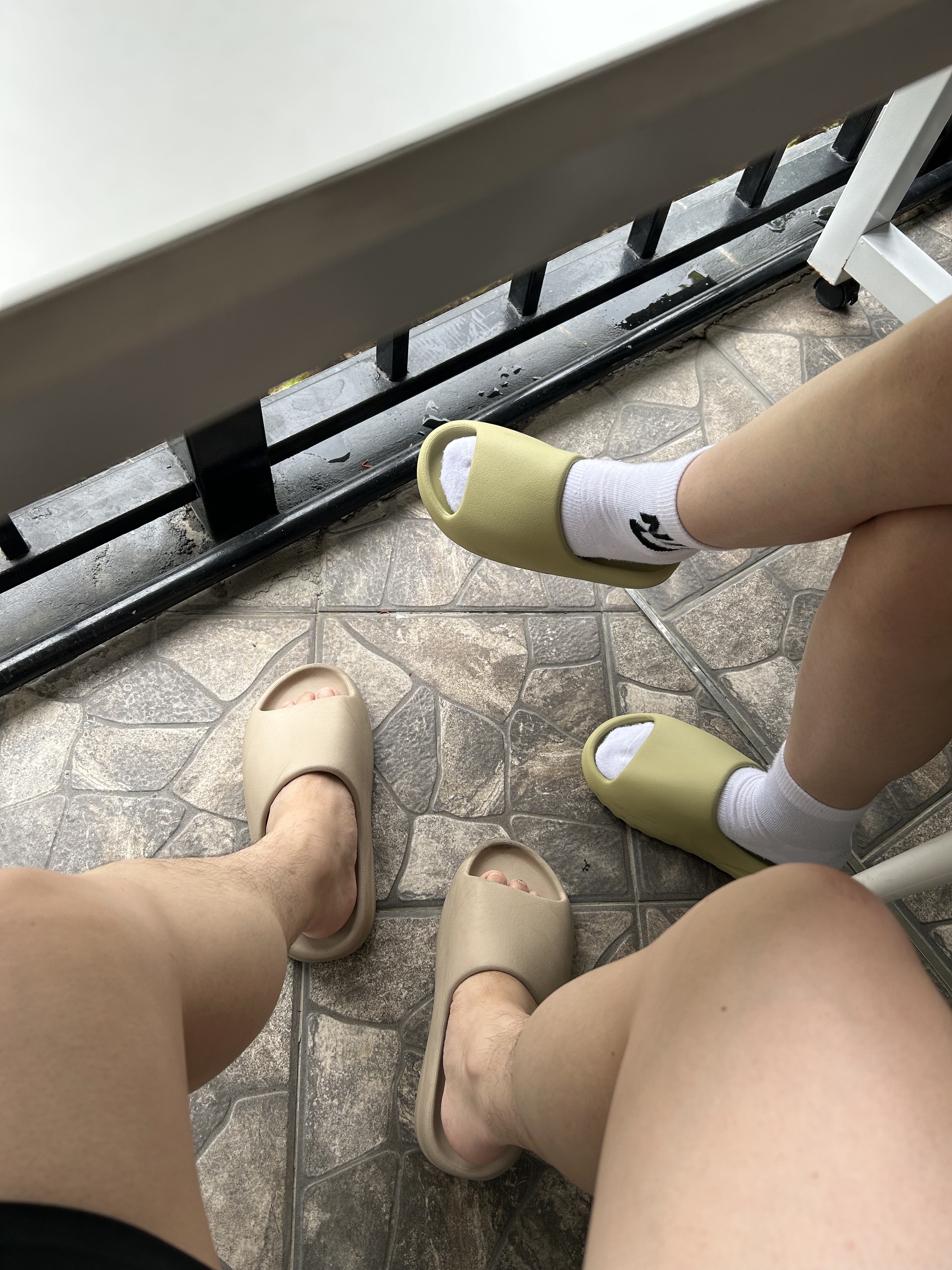 Adidas Yeezy Slide Pure - Re-Release Ver., Adidas Yeezy Slide Resin 2022 착용 스타일
