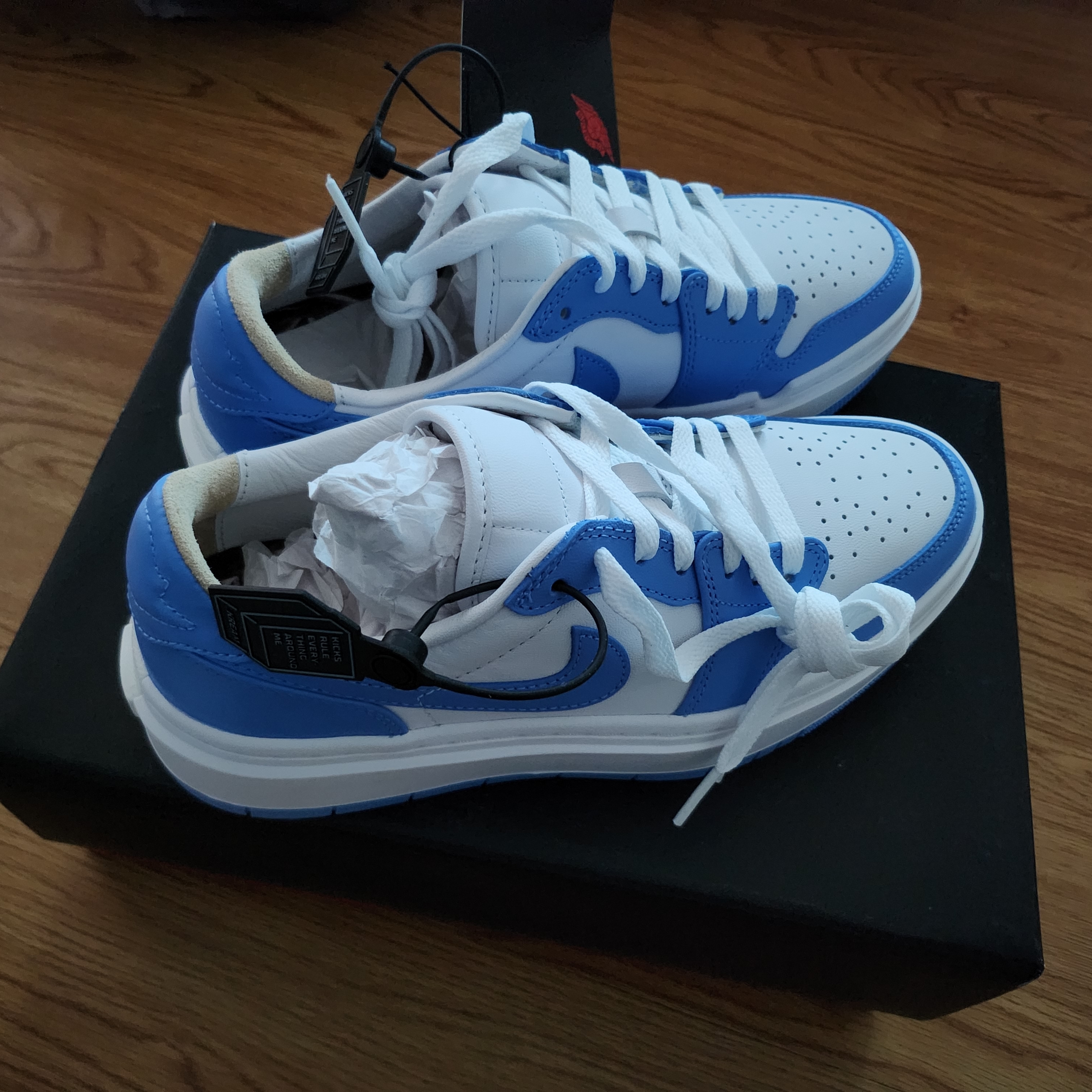 (W) Jordan 1 Elevate Low SE University Blue 착용 스타일 - 1