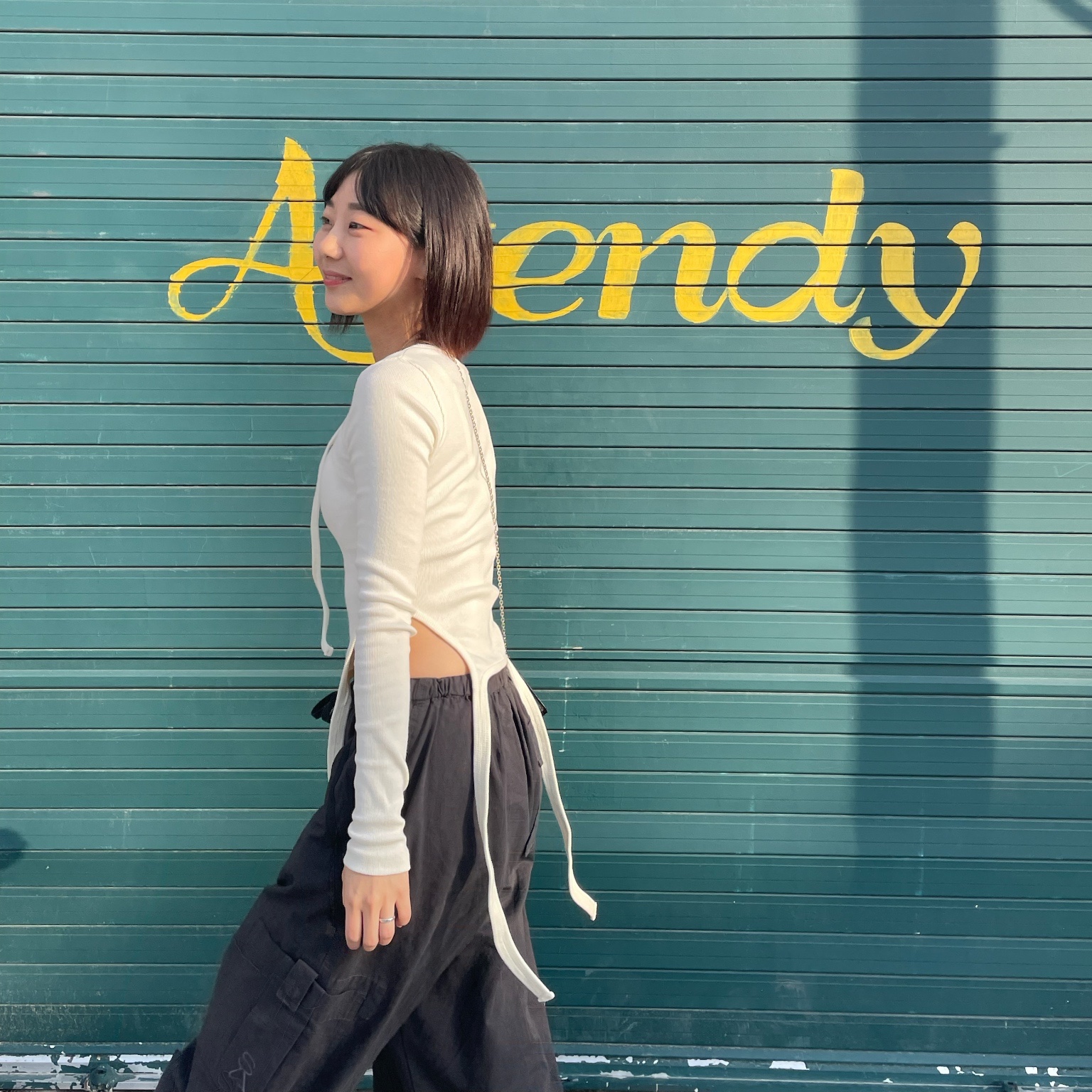 Matin Kim Accordion Mini Bag Black, Adidas x Andre Saraiva Superstar Cream White Core Black 착용 스타일 - 3