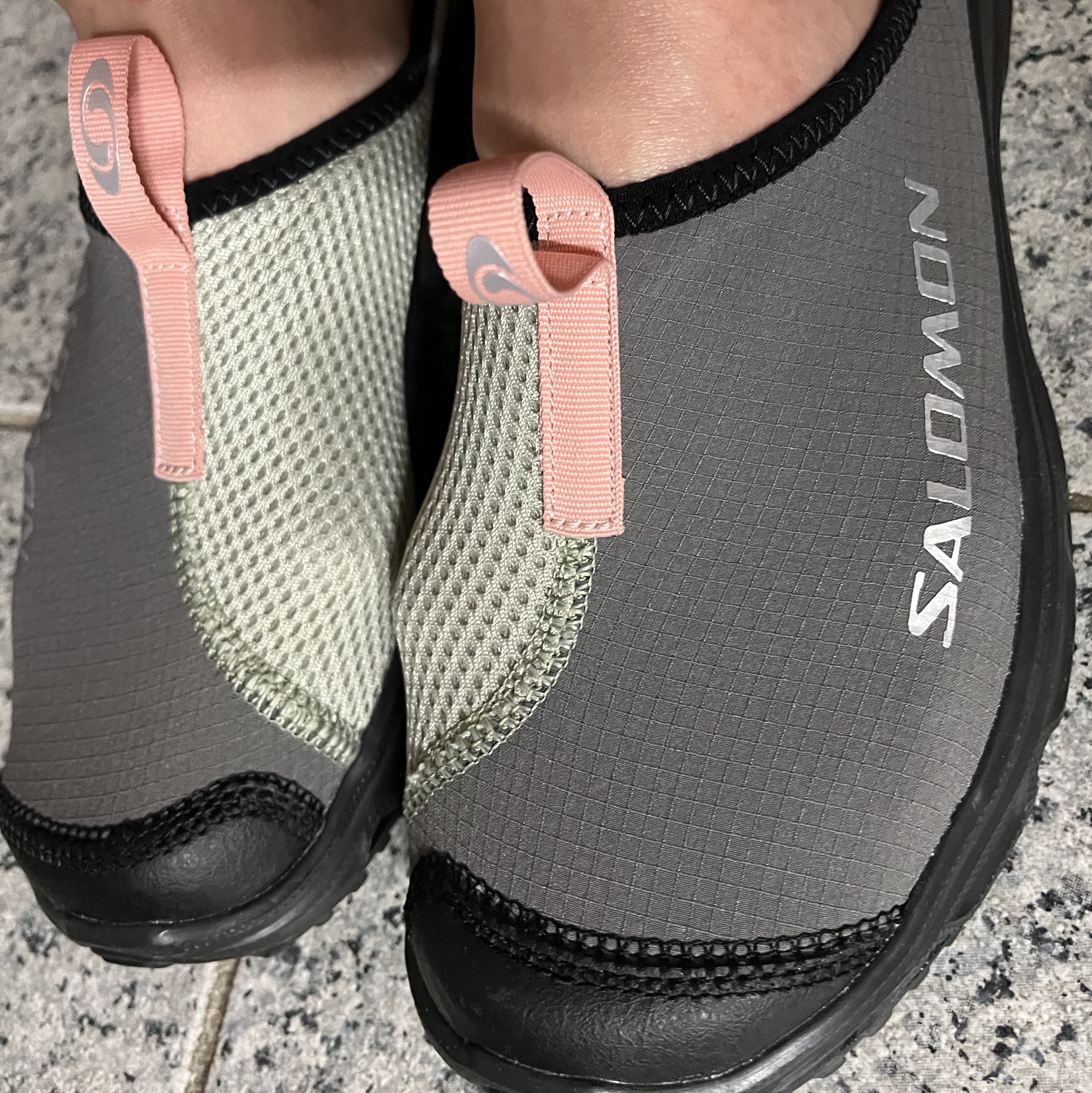 Salomon RX Slide 3.0 Pewter 착용 스타일
