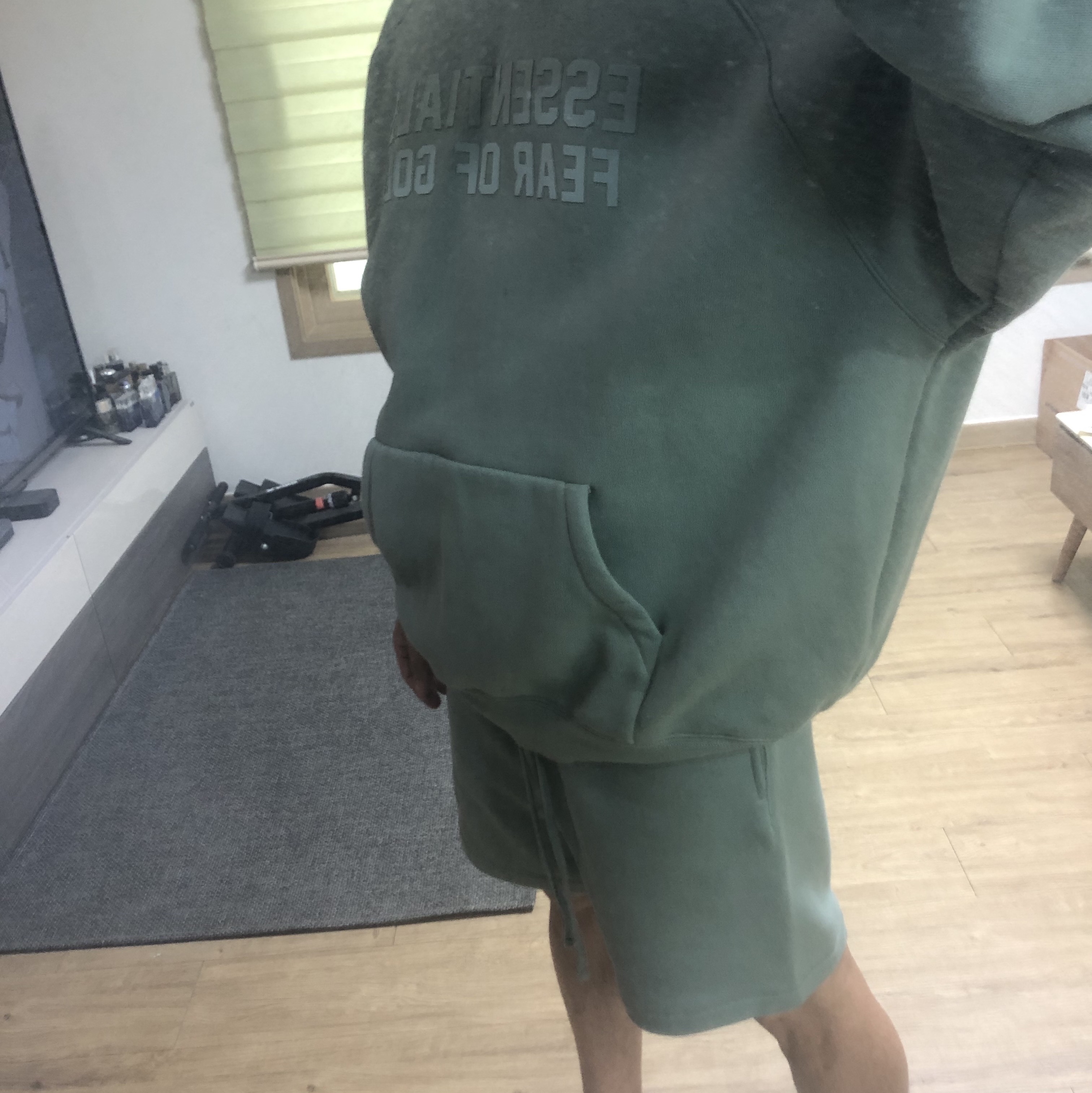 Essentials Hoodie Sycamore - 23SS, Essentials Sweatshorts Sycamore - 23SS 착용 스타일 - 2