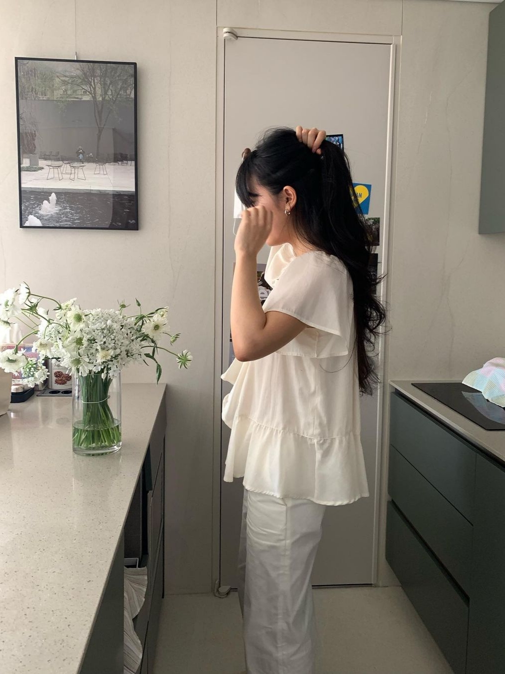Kindersalmon Women Square Neck Ruffle Blouse Cream, Kindersalmon Women Square Neck Ruffle Blouse Black 착용 스타일 - 3