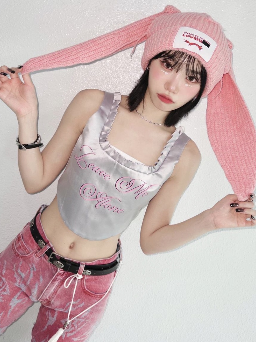 Charles Jeffrey Loverboy Chunky Rabbit Beanie Pink 착용 스타일 - 2
