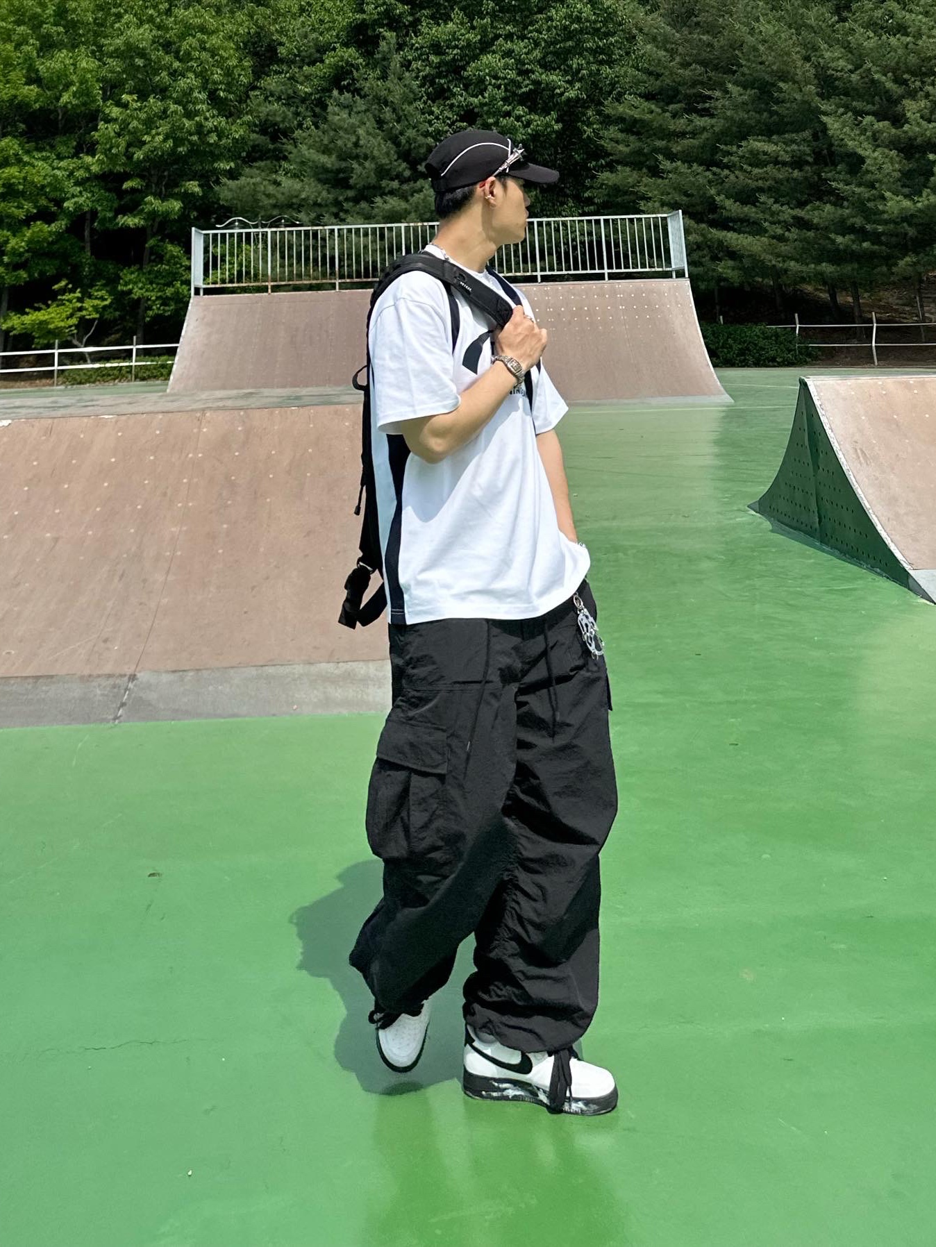 Nike Air Force 1 Low White Black 착용 스타일 - 2