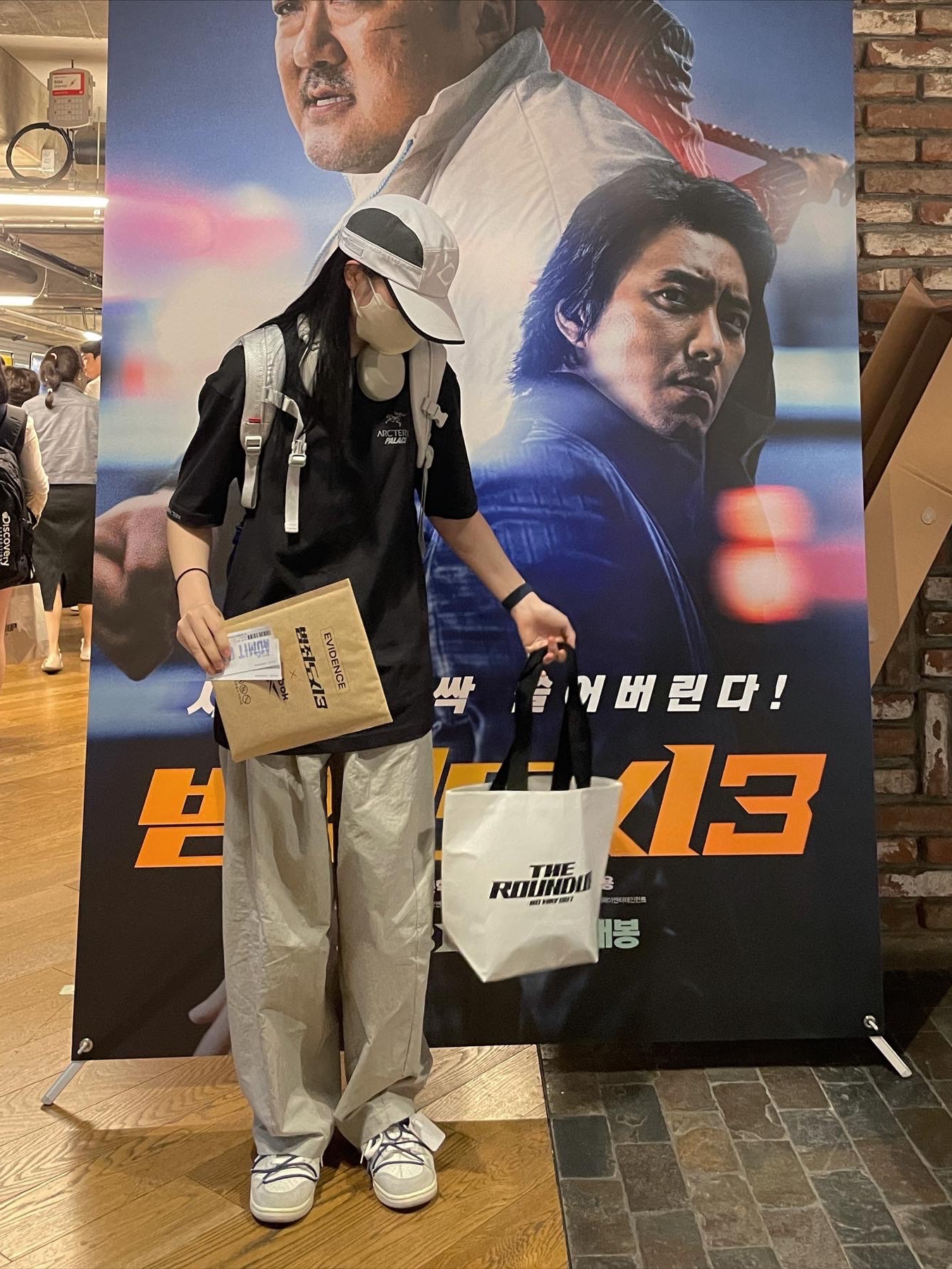 (W) Mischief Rhombus Running Cap Light Grey, Sony WH-1000XM5 Silver (Korean Ver.) 착용 스타일 - 1