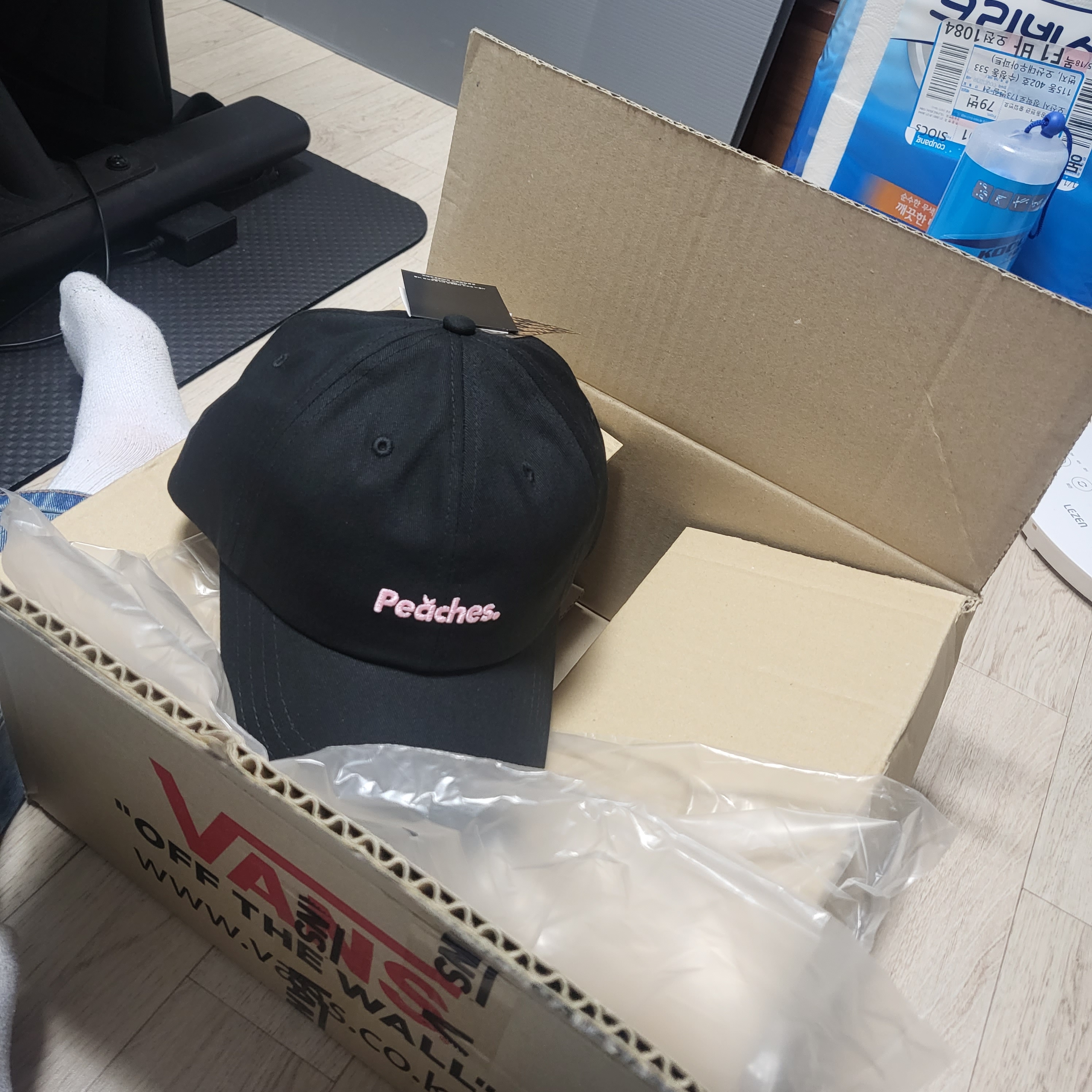 Vans x Peaches. Cap Black 착용 스타일 - 3