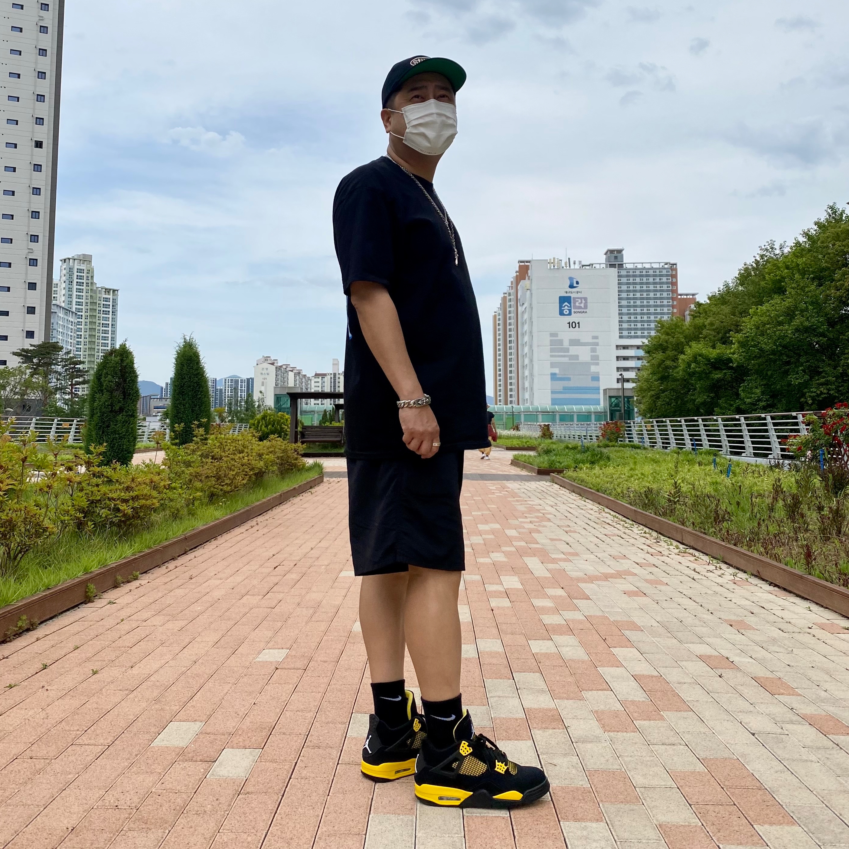 Stussy Melted T-Shirt Black, Jordan 4 Retro Thunder 2023 착용 스타일 - 5