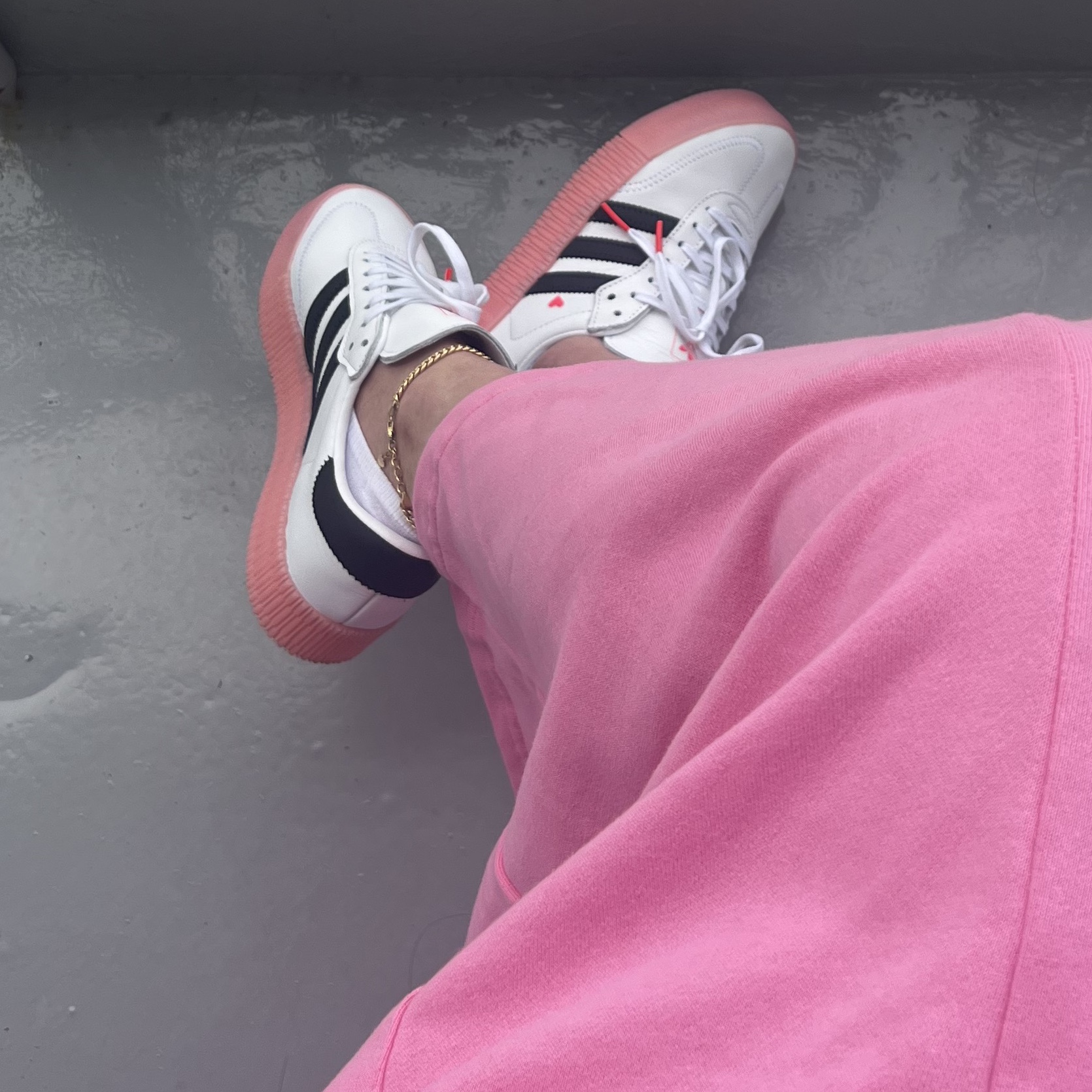 (W) Adidas Sambarose White Pink 착용 스타일