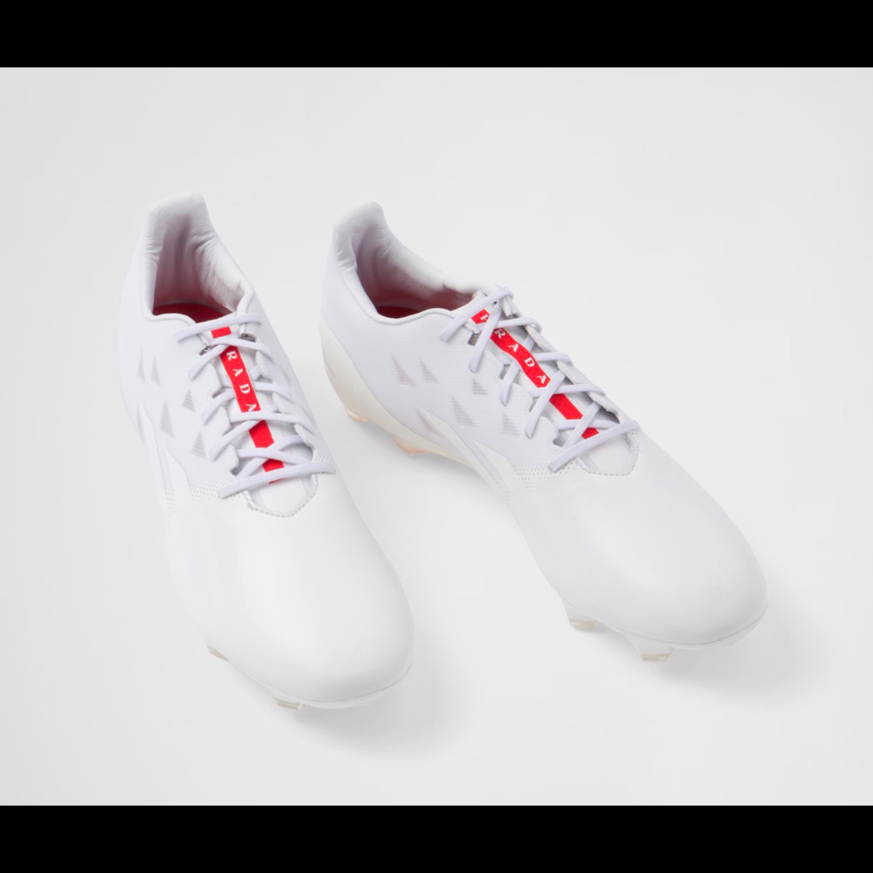 Adidas x Prada Copa Pure Luxury.1 FG Clear Grey, Adidas x Prada Predator Accuracy Luxury.1 Low FG Silver Metallic 착용 스타일 - 4