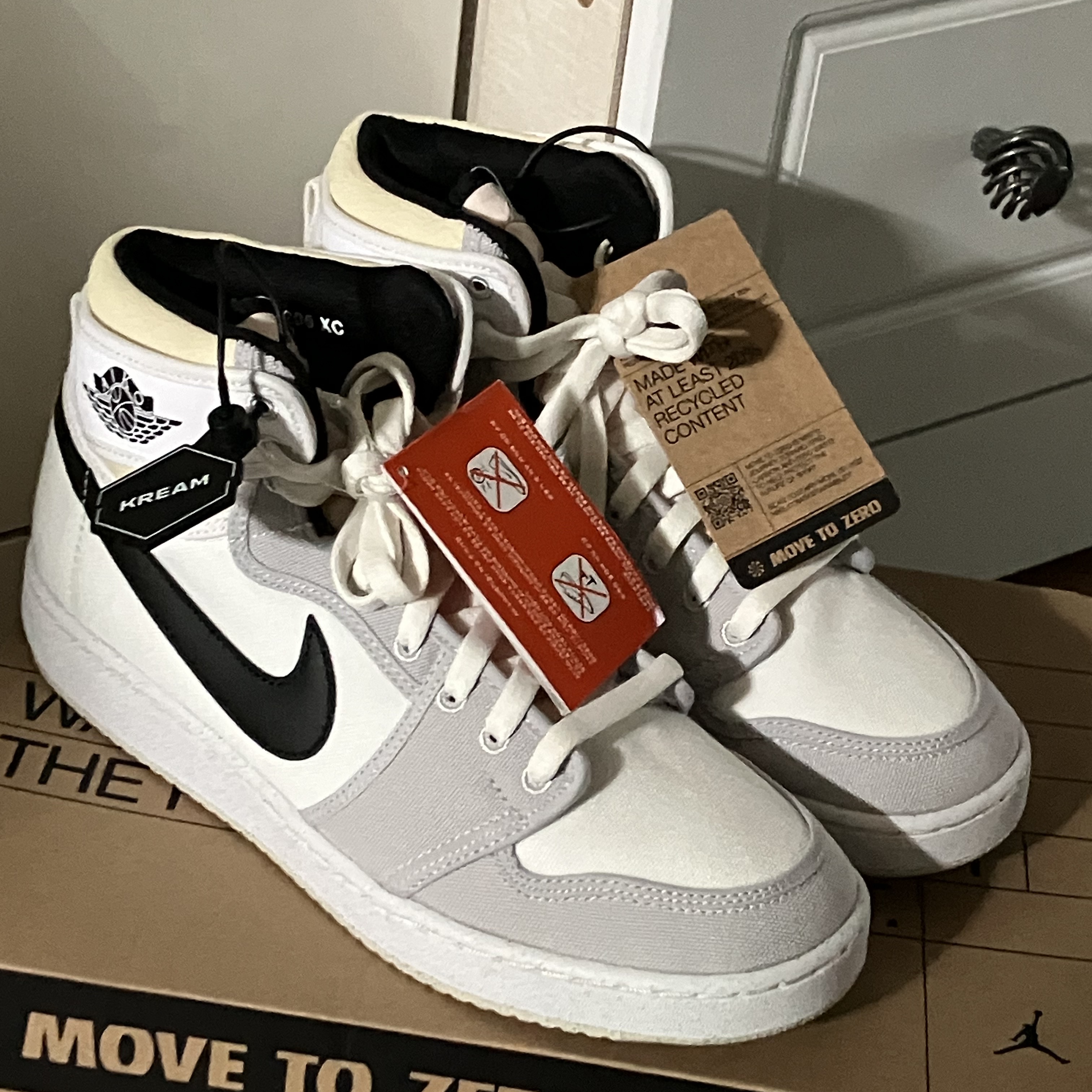Jordan 1 KO White and Black 착용 스타일