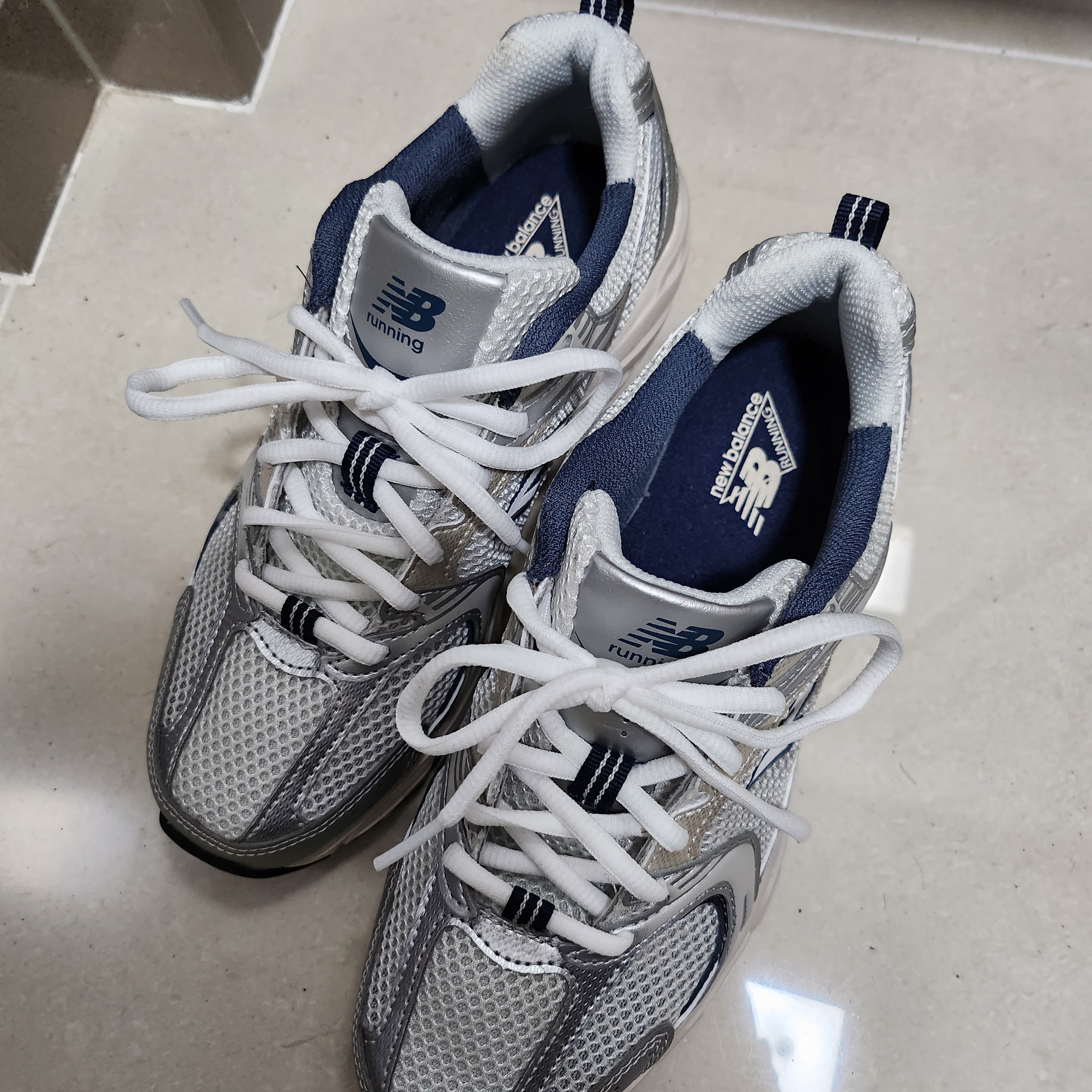 New Balance 530 Steel Grey 착용 스타일