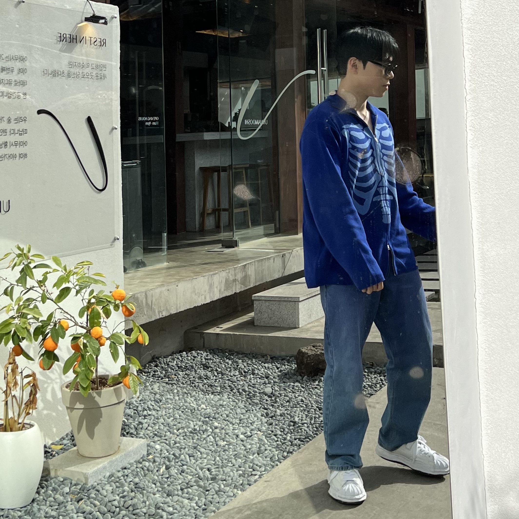 Maison Mihara Yasuhiro Blakey OG Sole Canvas Low-top Sneakers White 착용 스타일 - 2