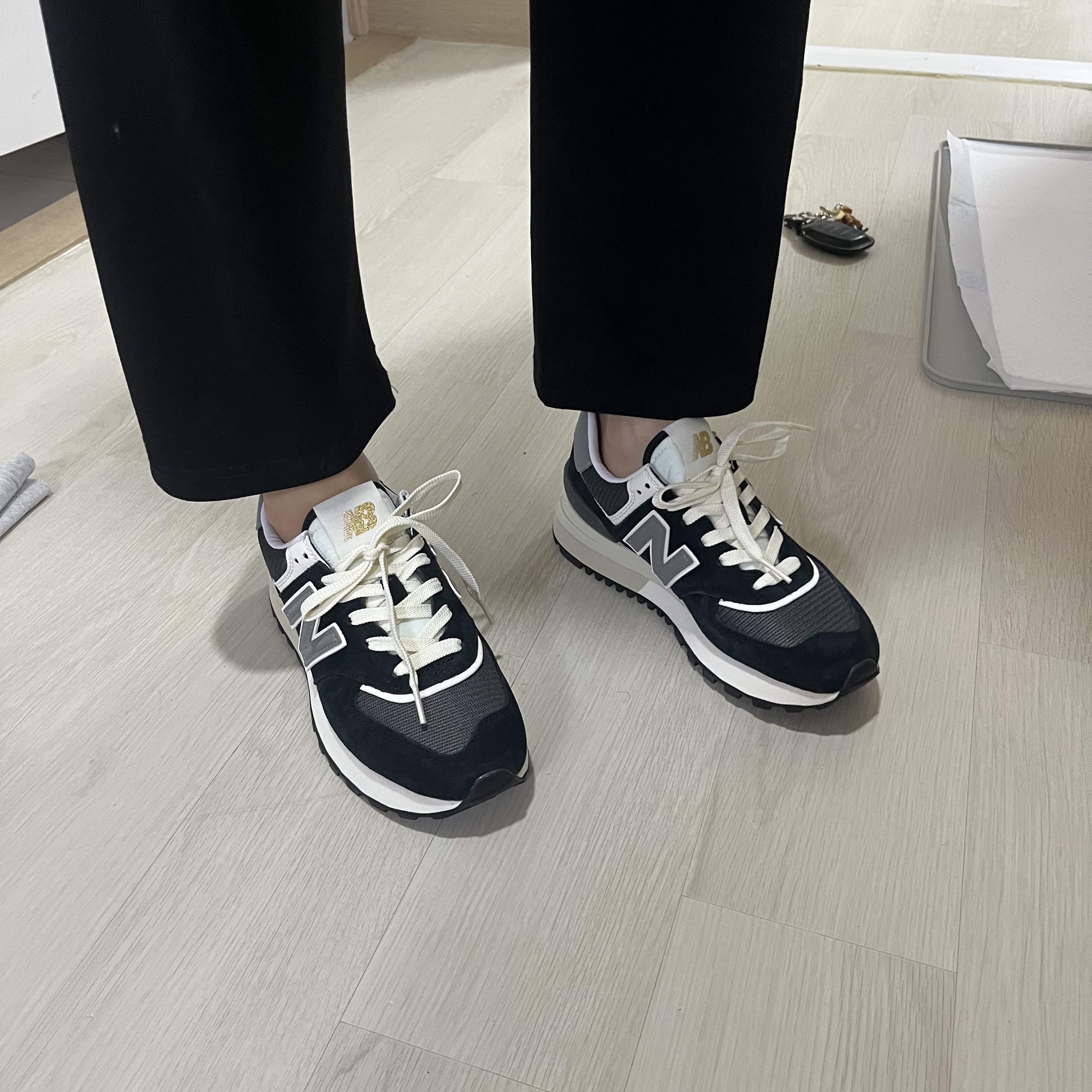 New Balance 574 Legacy Black 착용 스타일