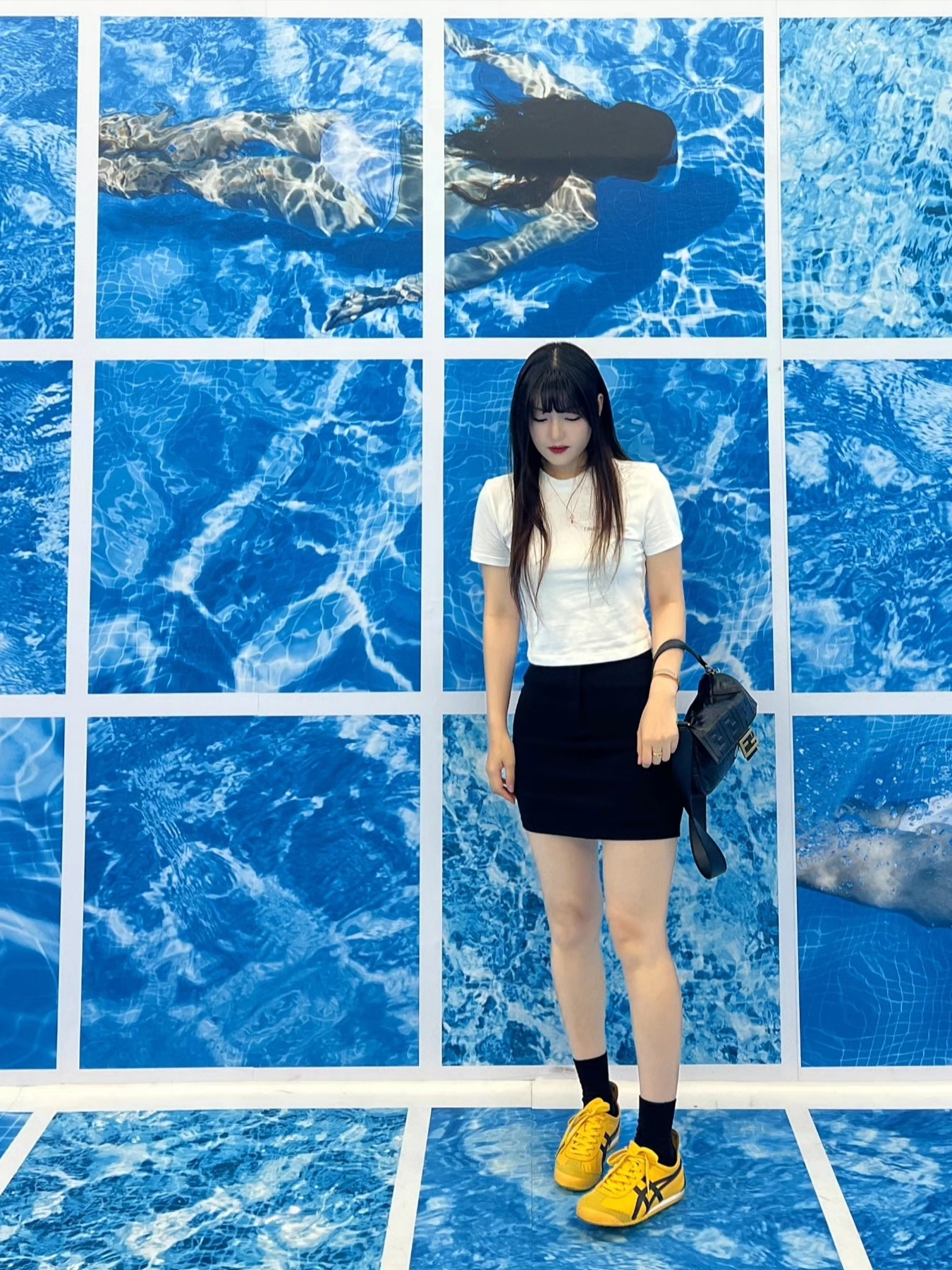Onitsuka Tiger Mexico 66 Yellow Black, (W) Calvin Klein x Jennie Baby Fit Crop Short Sleeve T-Shirt White 착용 스타일 - 1