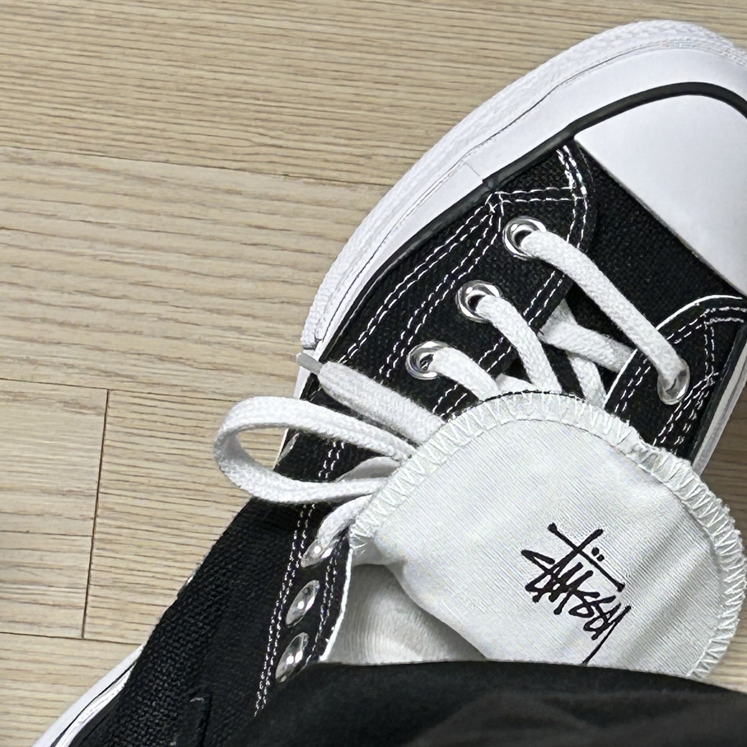 Converse x Stussy Chuck 70 High Black 착용 스타일 - 2