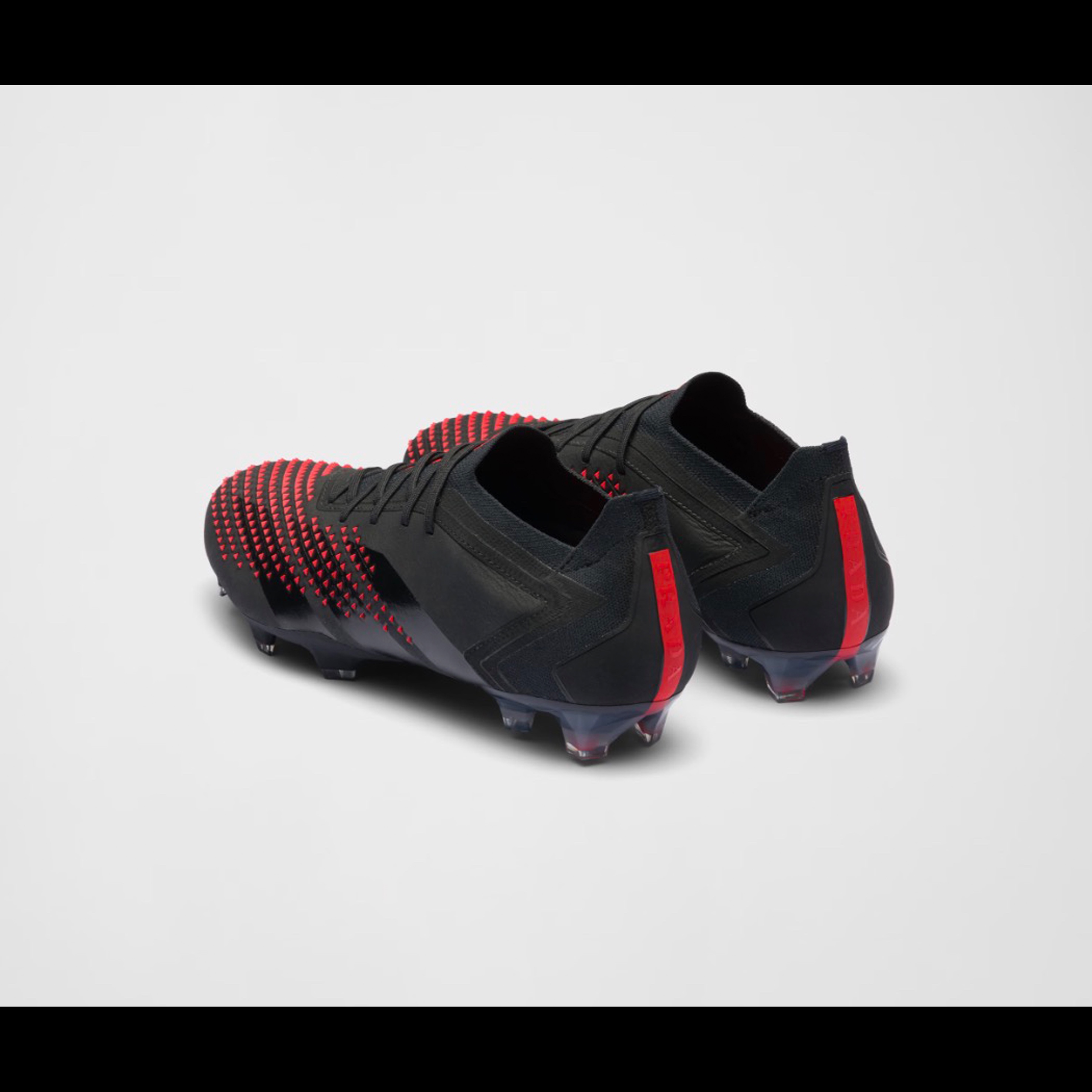 Adidas x Prada Copa Pure Luxury.1 FG Clear Grey, Adidas x Prada Predator Accuracy Luxury.1 Low FG Silver Metallic 착용 스타일 - 5