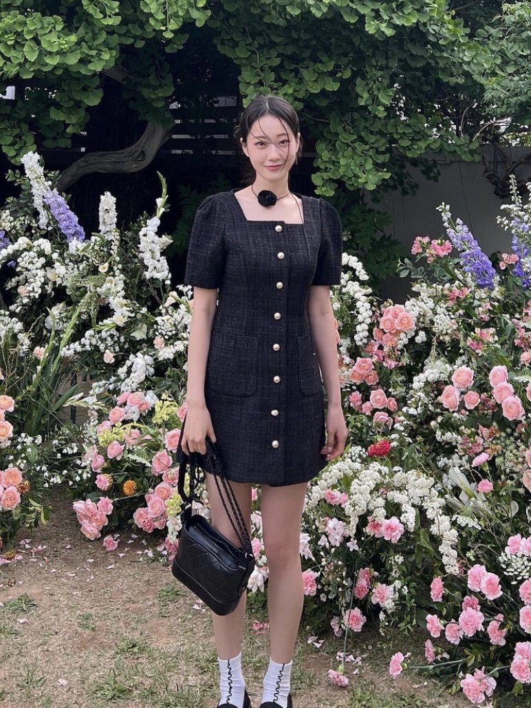 Chanel Gabrielle Small Hobo Bag Aged Calfskin & Gold Black 착용 스타일