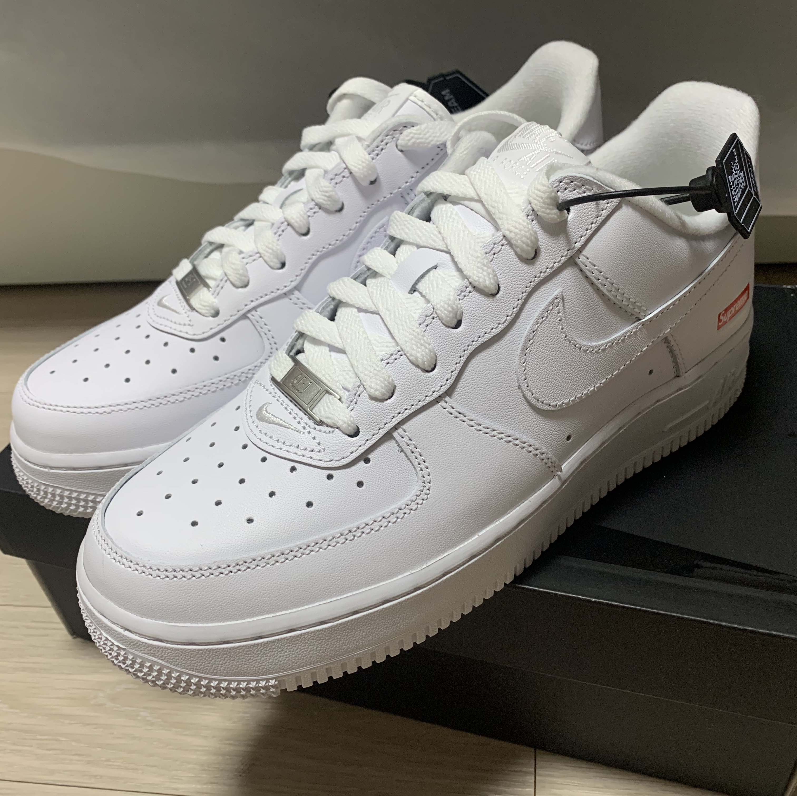 Nike x Supreme Air Force 1 Low White 착용 스타일